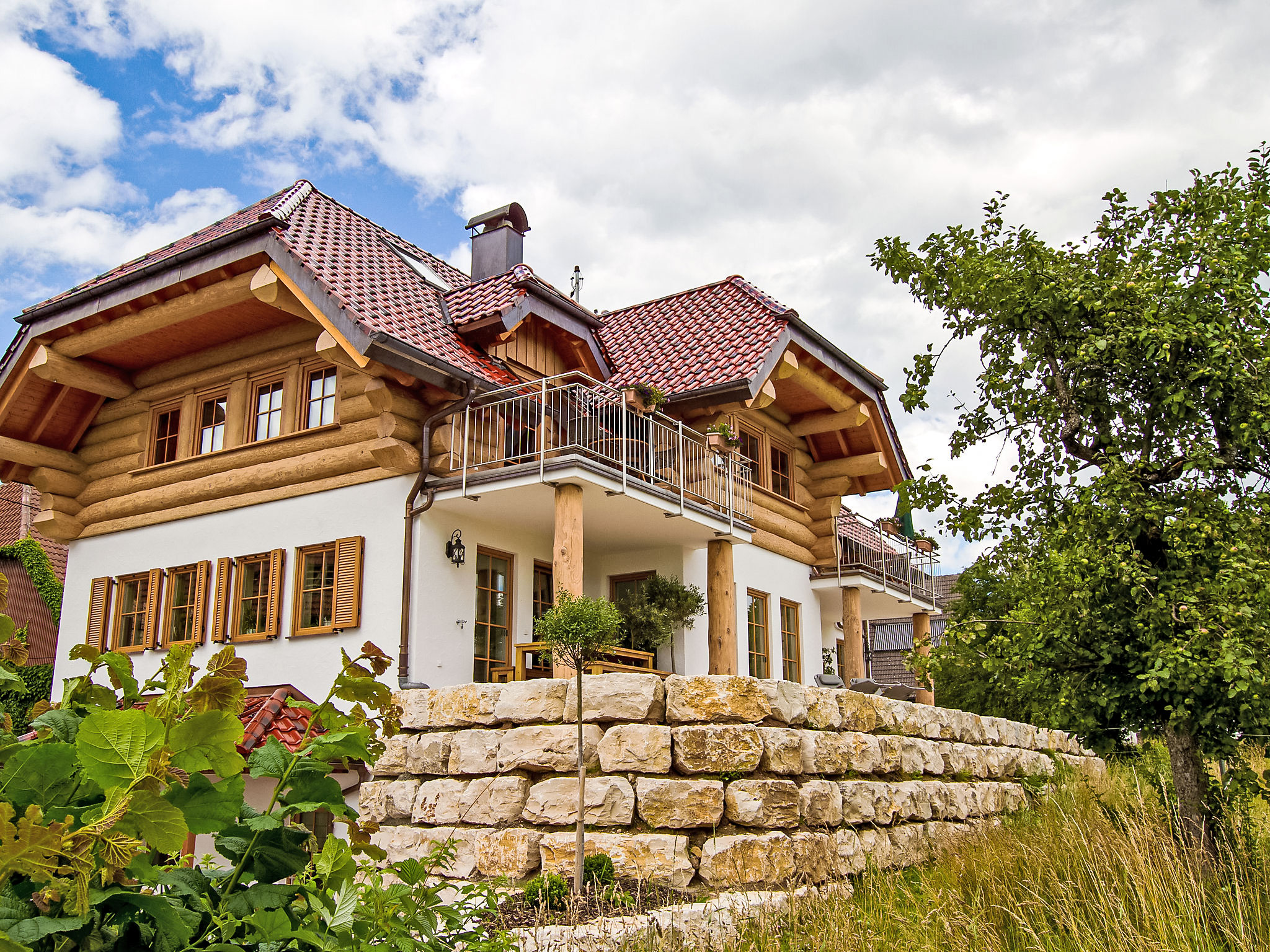 "Fichte", appartement 3-kamers 60 m2 op 2 verdiepingen op de 2e verdieping. Stijlvol en met veel hout ingericht: woon-/eetkamer met zwedenkachel en Sat-TV (Flatscreen TV). Uitgang naar het balkon. 1 k..