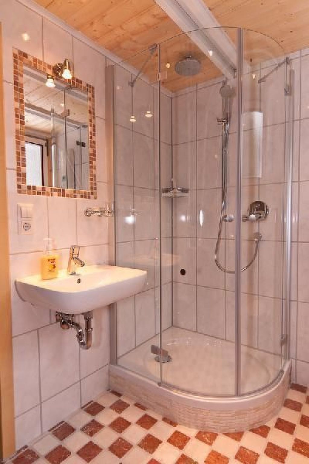 Nur-Dach-Ferienhaus für vier Personen-Binnen