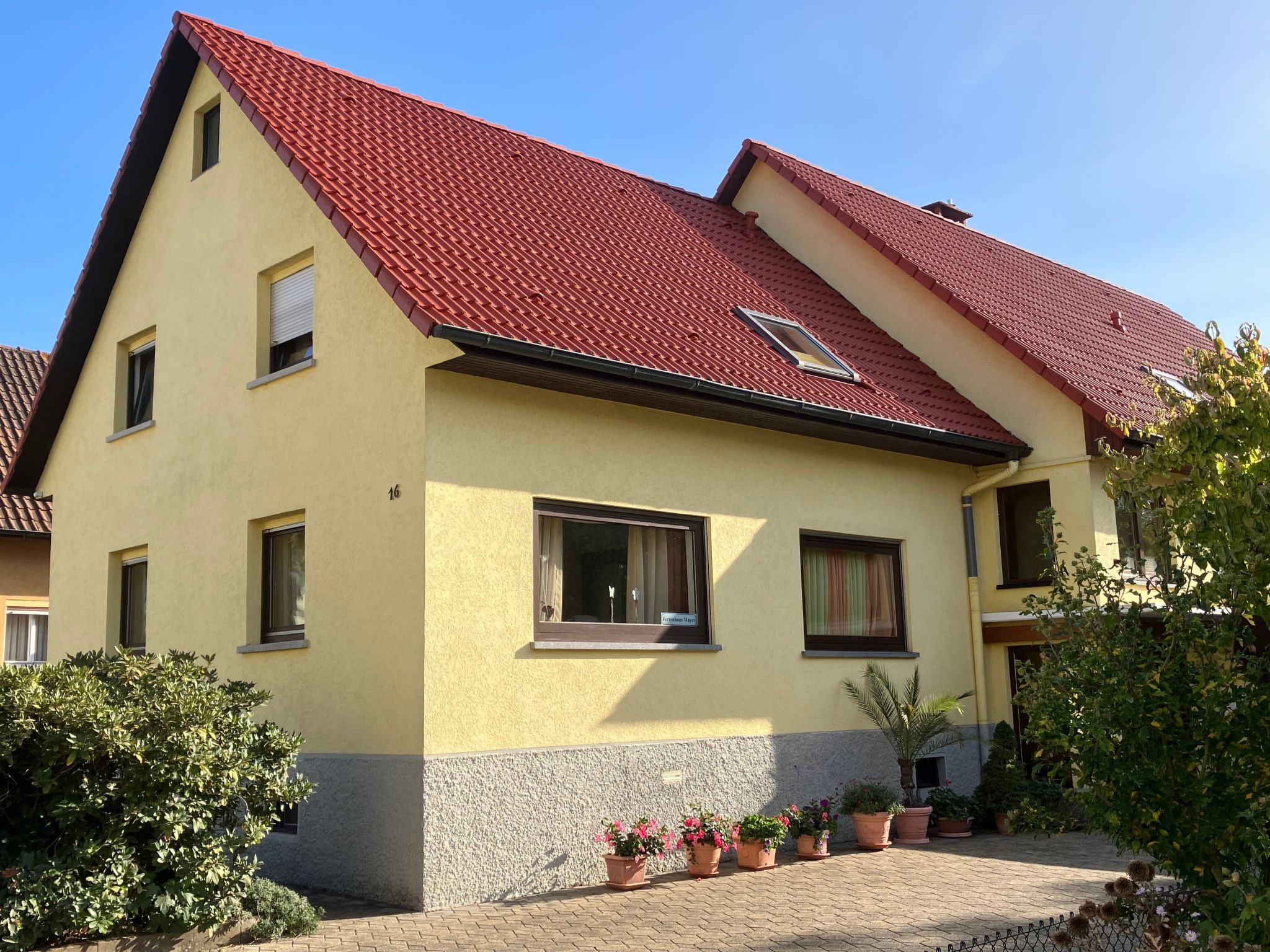 This comfortable, lovingly furnished holiday home is located in a quiet residential area, just a few minutes' walk from the centre of Oberkirch. Close to Strasbourg, Baden-Baden, Europapark Rust and F..