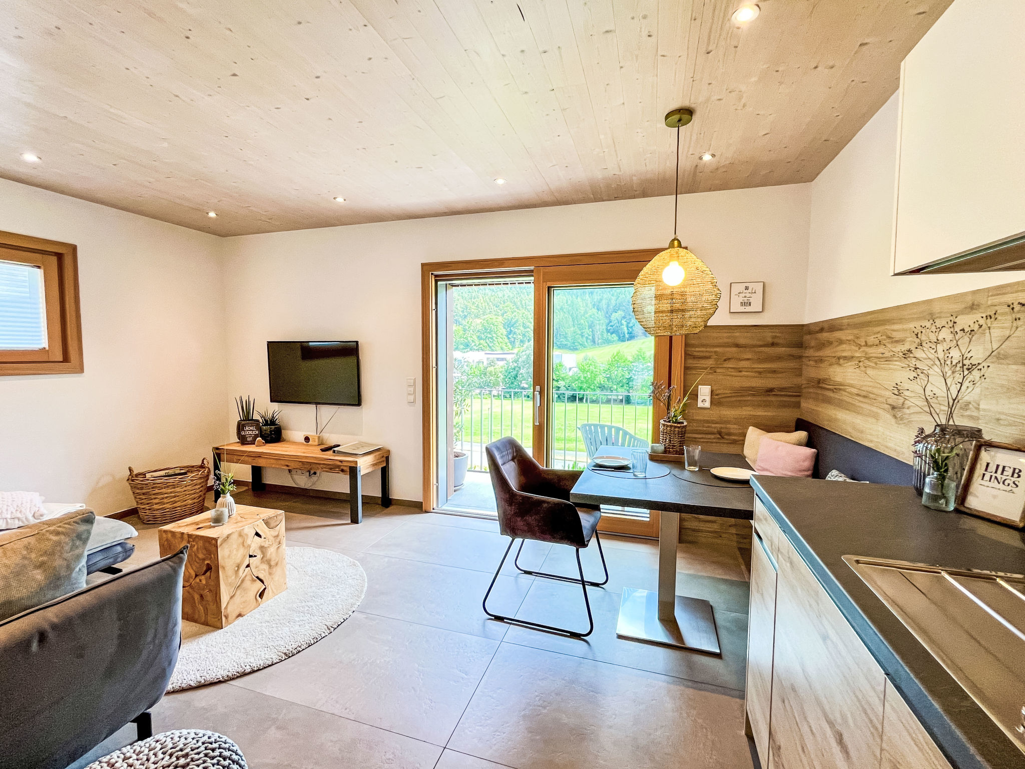 Kinast (HFT201)-Drinnen