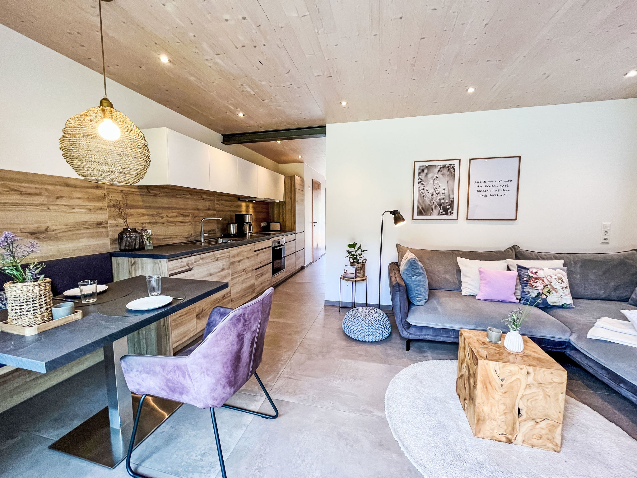 Kinast (HFT201)-Drinnen