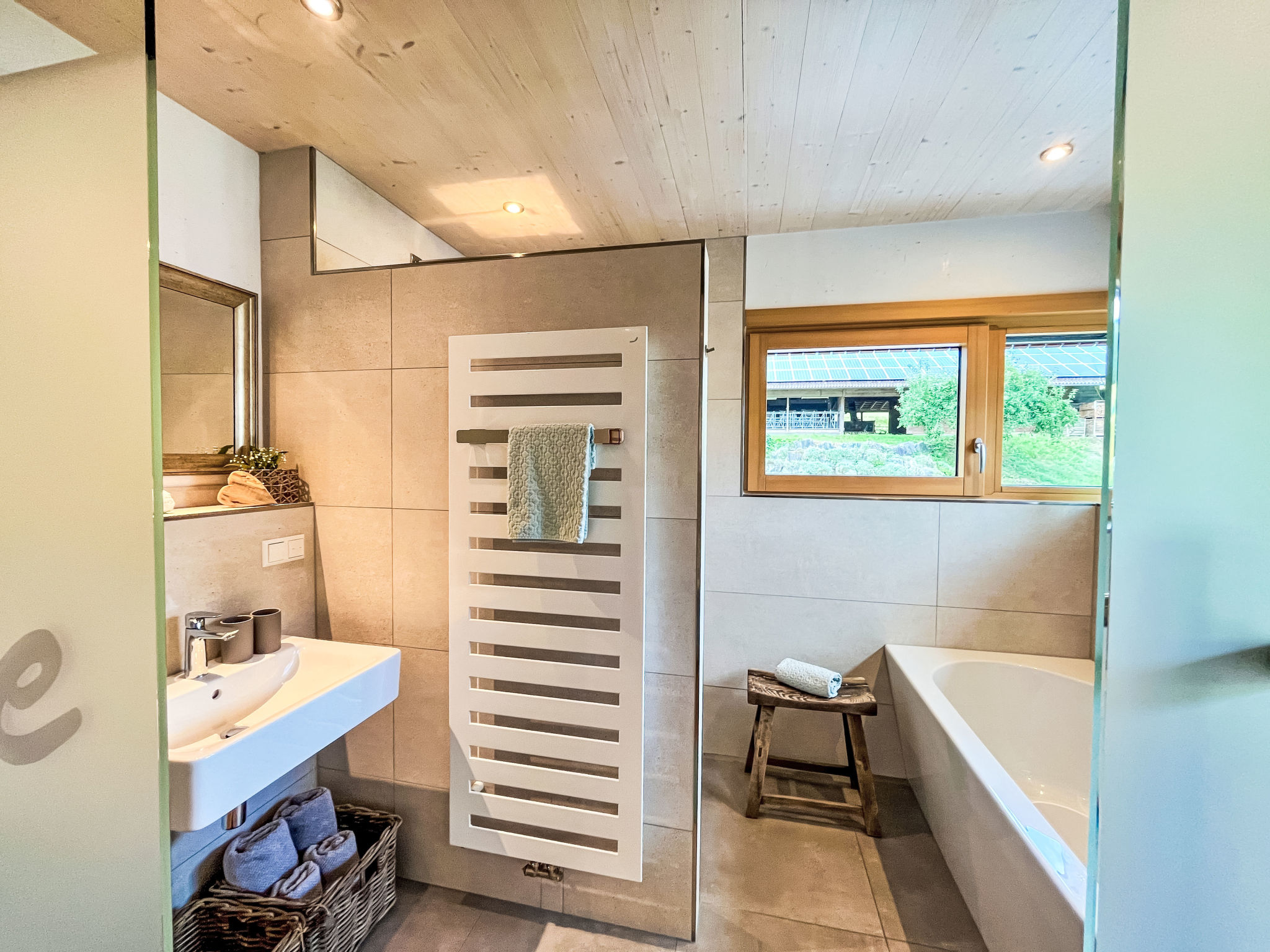 Kinast (HFT201)-Drinnen