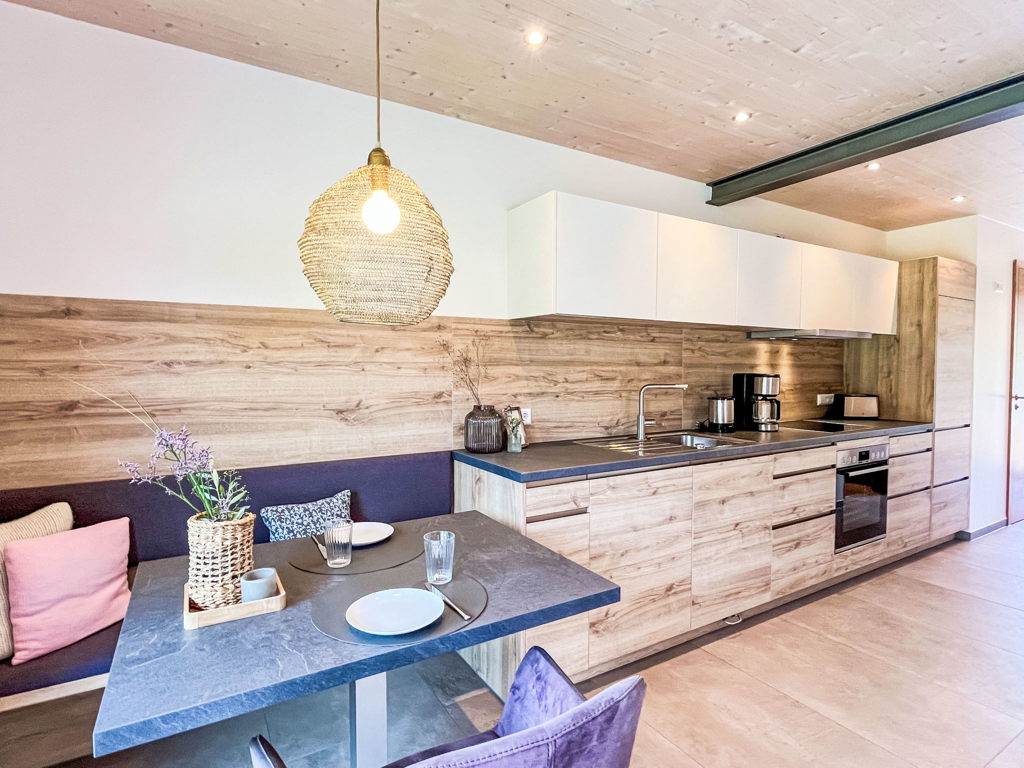 Kinast (HFT201)-Drinnen