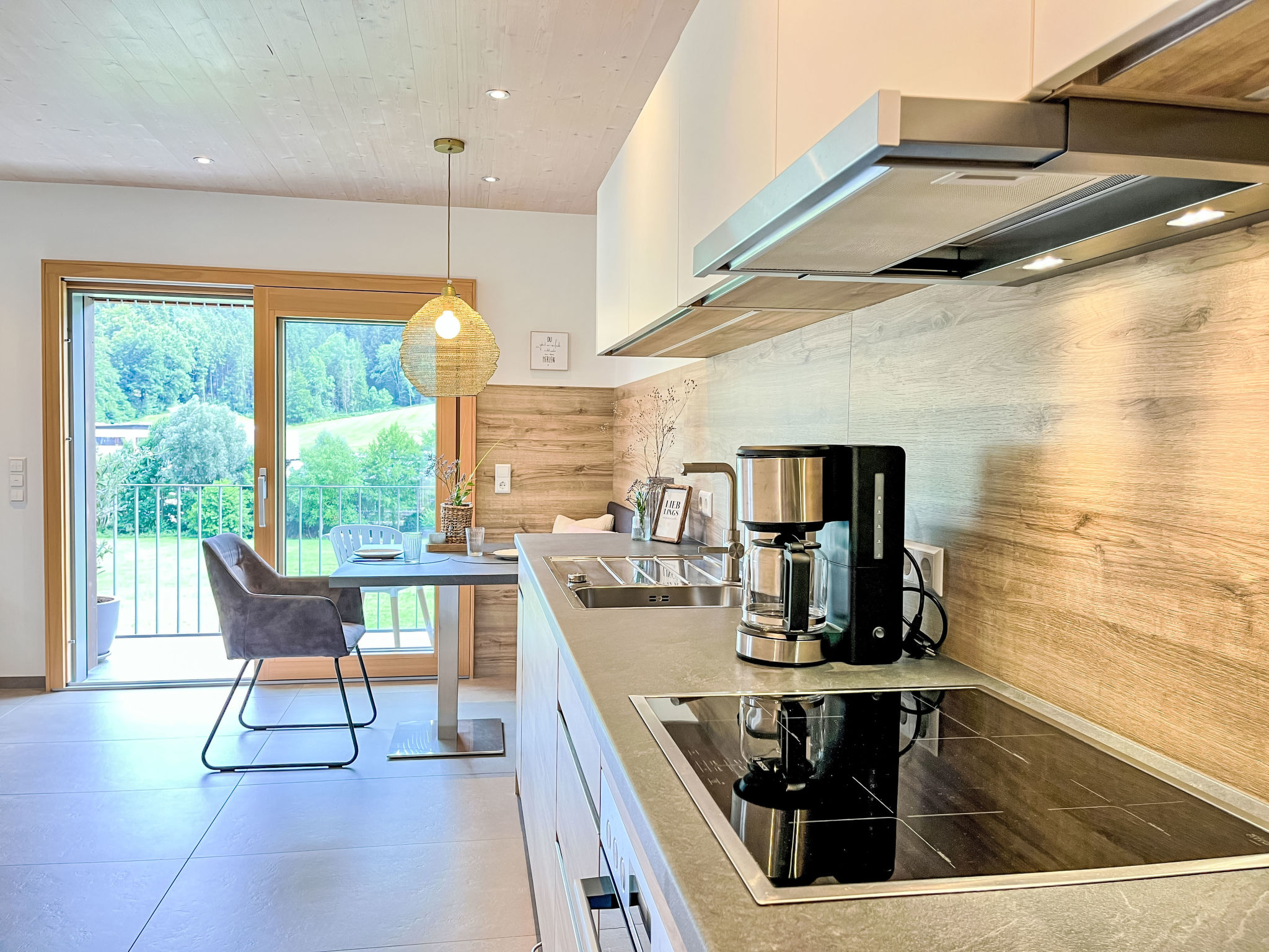 Kinast (HFT201)-Drinnen