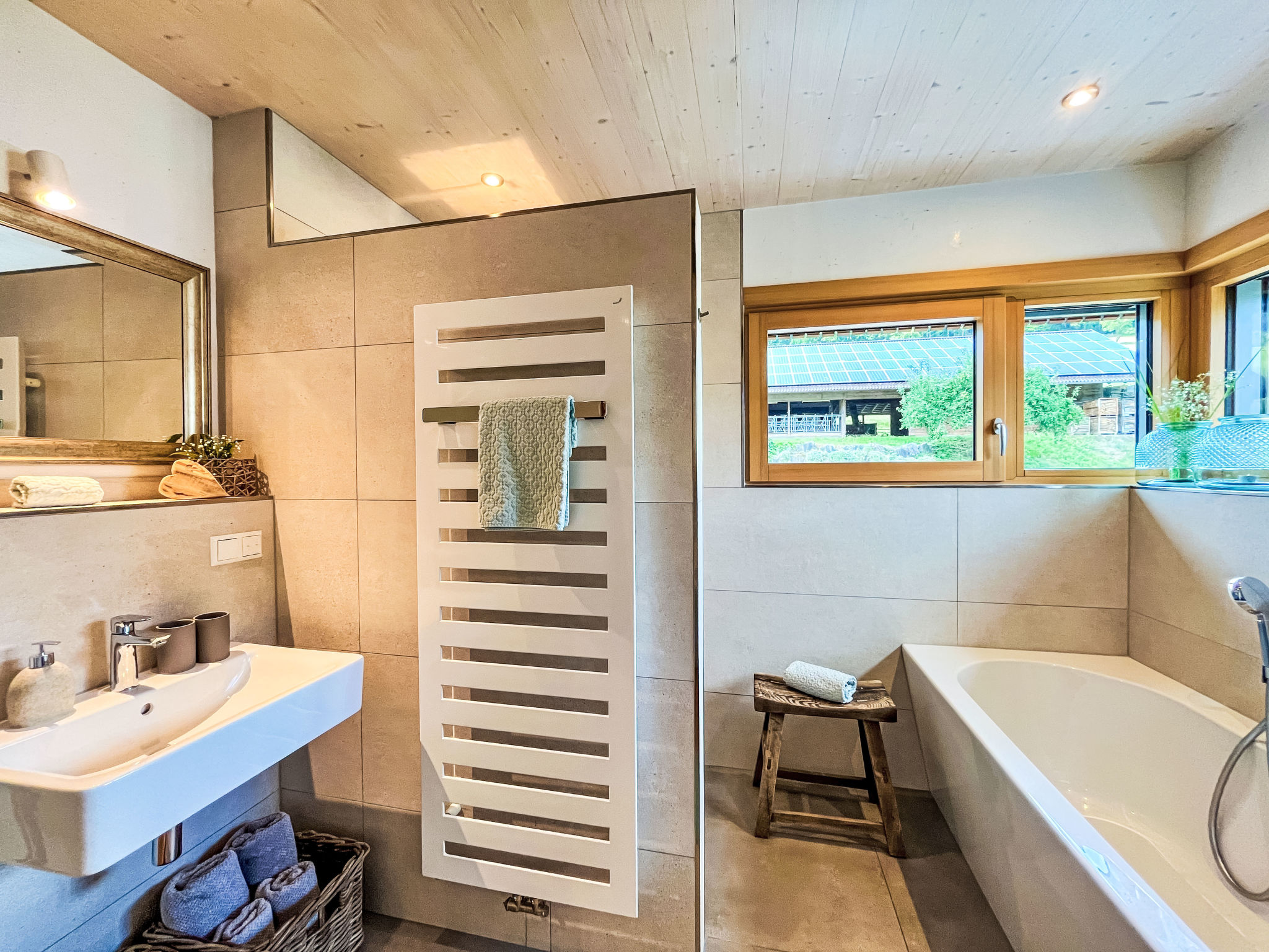 Kinast (HFT201)-Drinnen