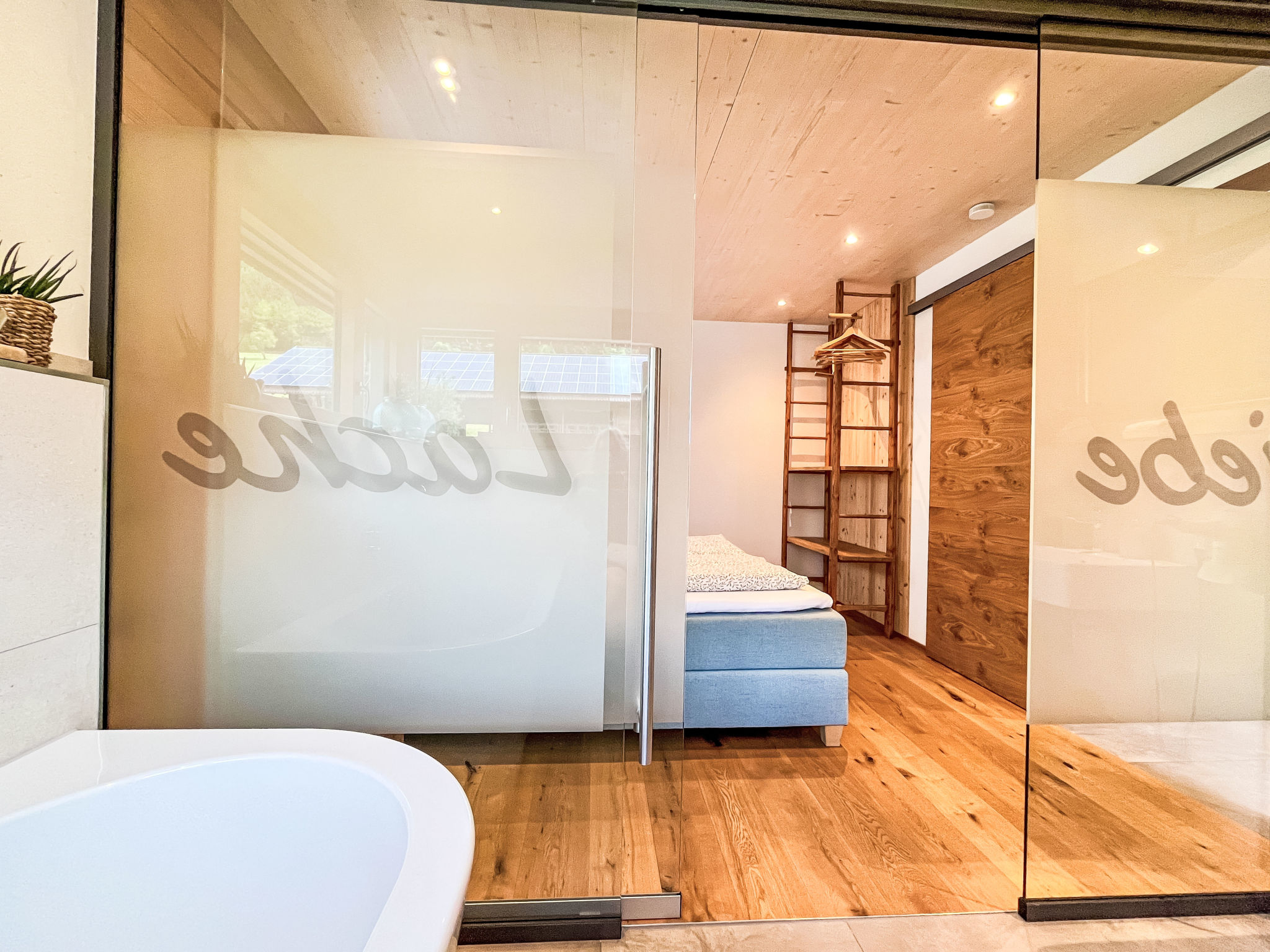 Kinast (HFT201)-Drinnen