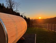 FeWo mit Whirlpool und Fass-Sauna im Schwarzwald