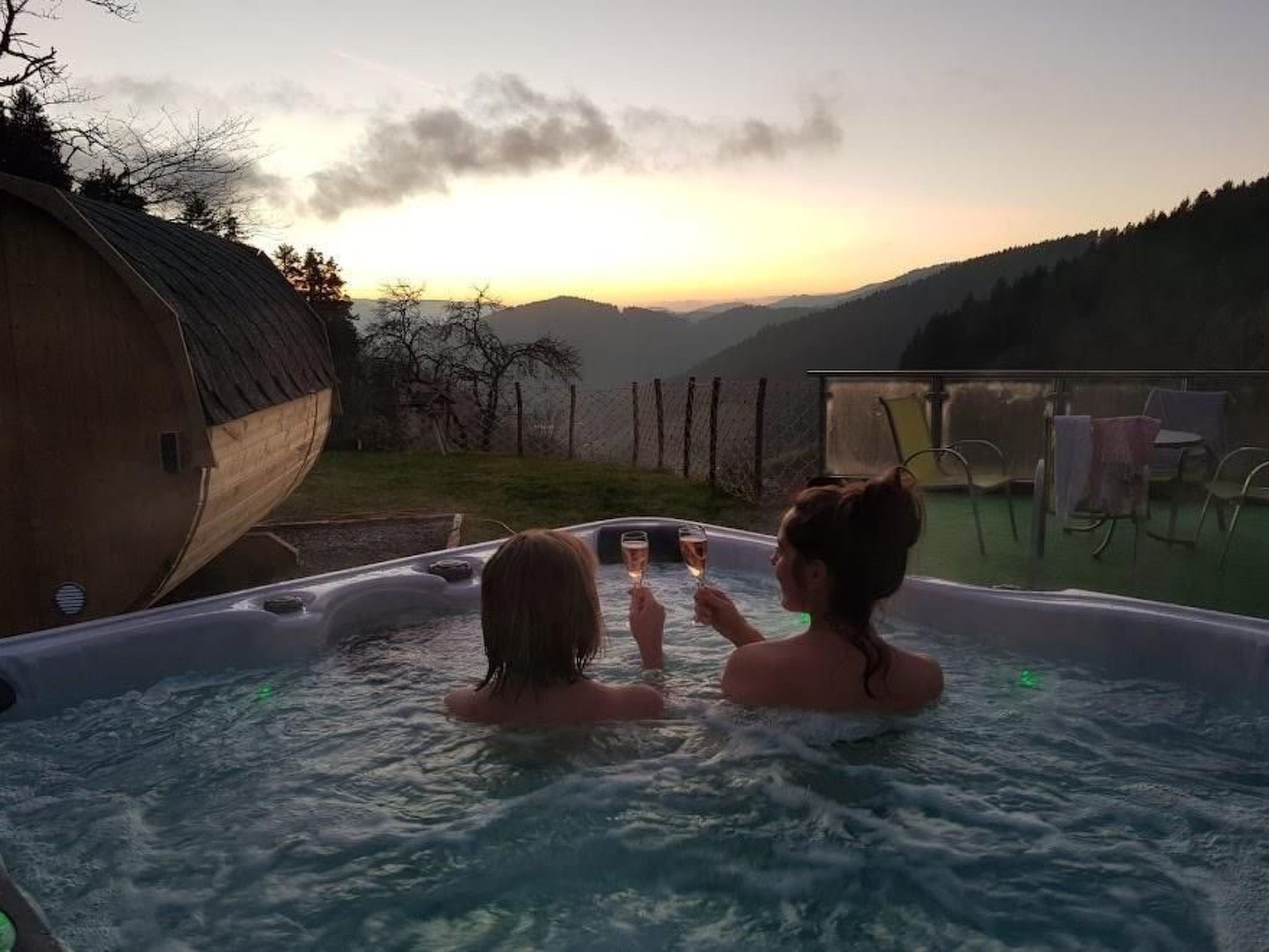 FeWo mit Whirlpool und Fass-Sauna im Schwarzwald