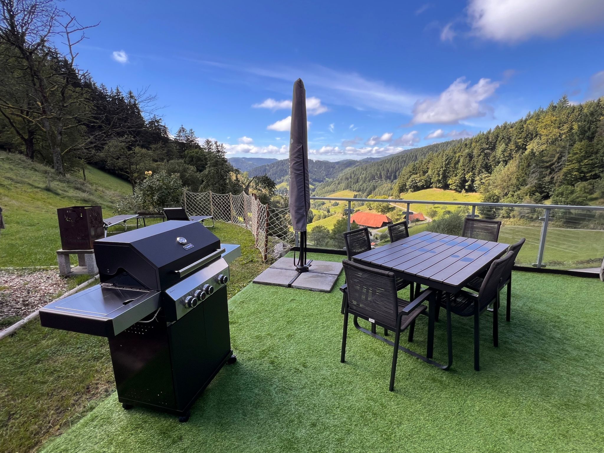 FeWo mit Whirlpool und Fass-Sauna im Schwarzwald-Dedans