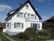 in ruhiger Lage mit großem Garten