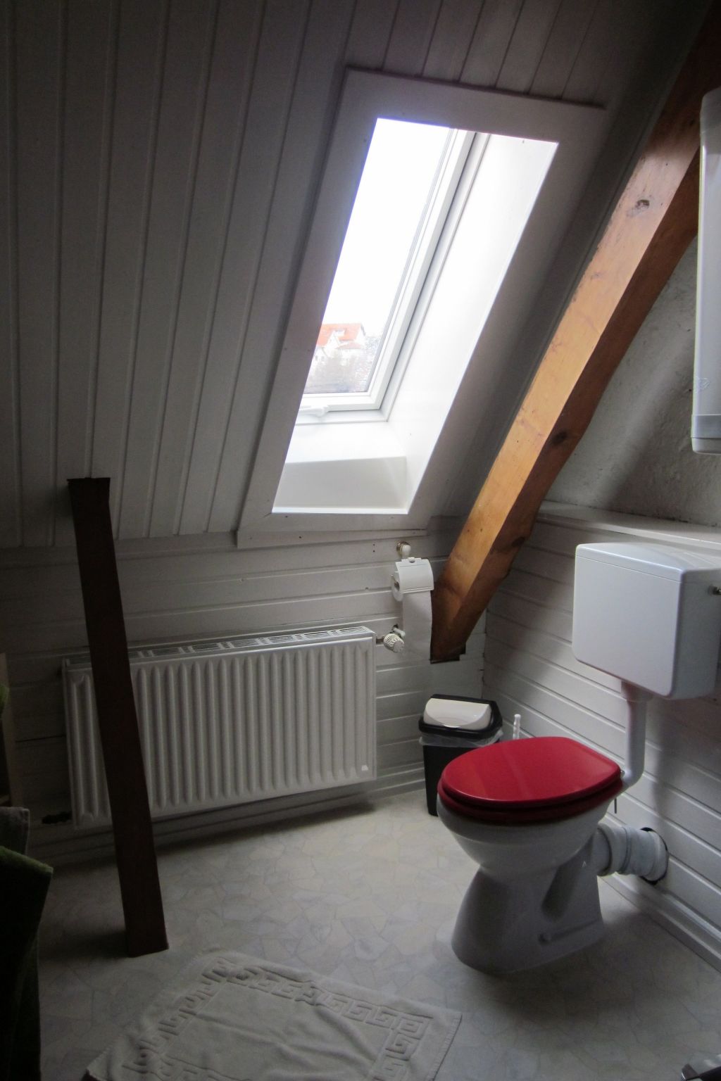 Dachgeschosswohnung mit Gartennutzung-Binnen