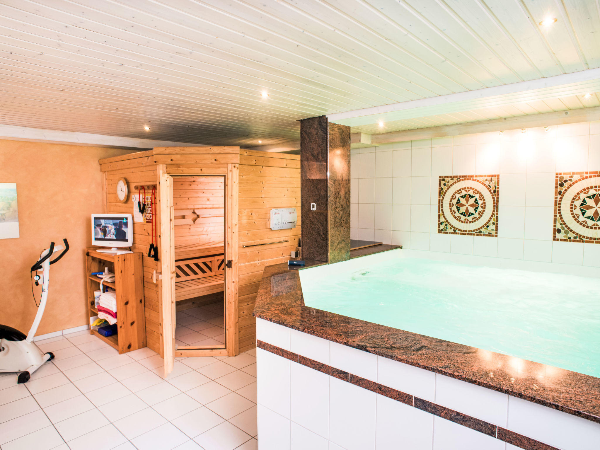 Stijlvol appartement in Bad Dürrheim met zwembad, sauna & uitzicht op Zwarte Woud - foto 18