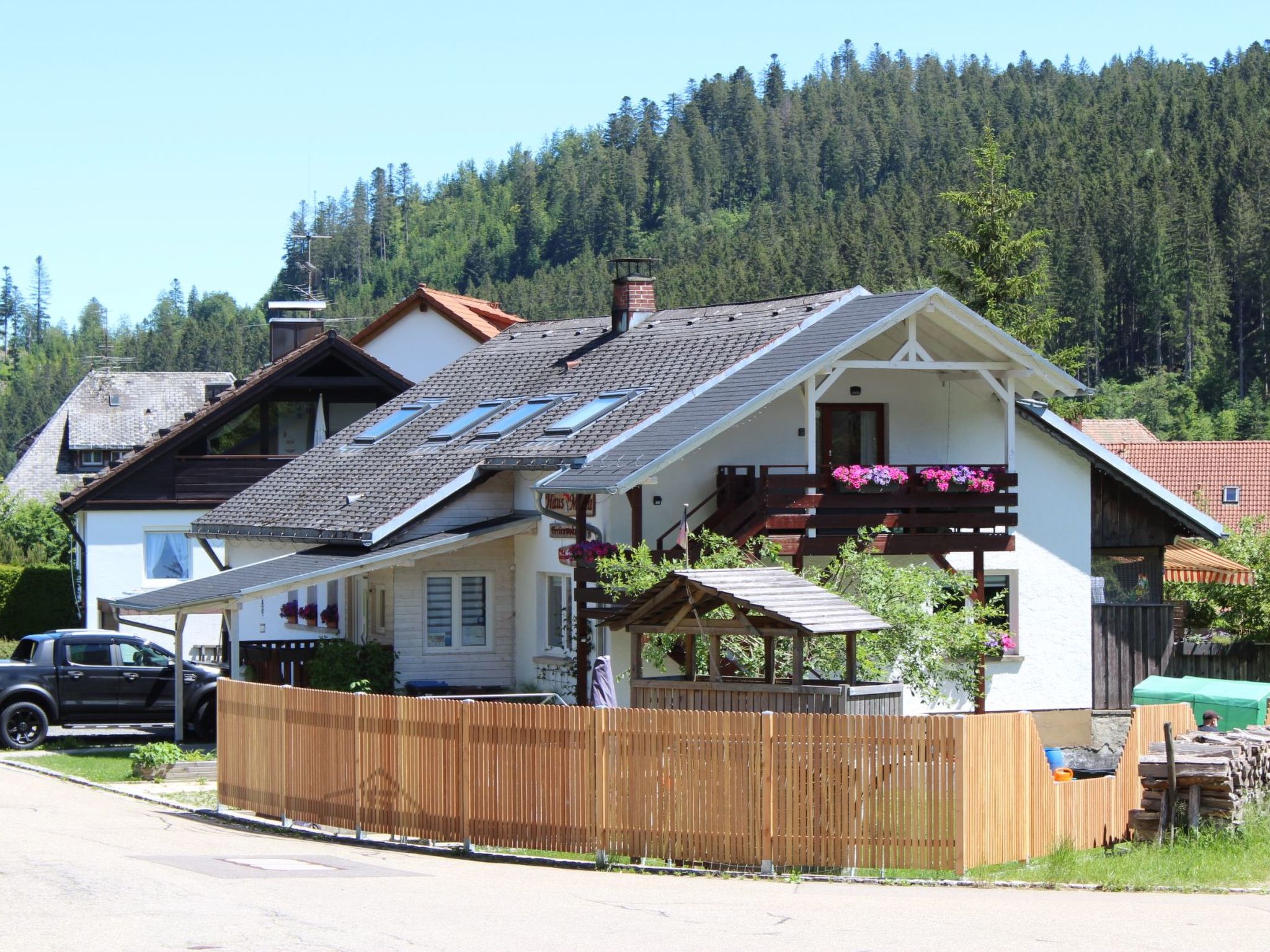 Haus Maria Hochschwarzwald, Garten umzäunt, Waldrand, Hunde willkommen-Binnen
