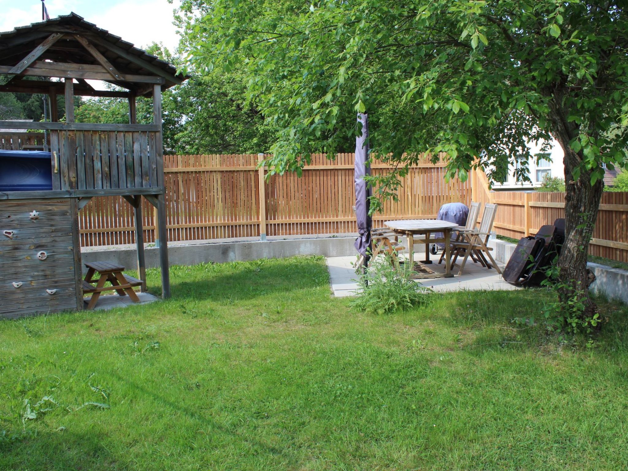 Haus Maria Hochschwarzwald, Garten umzäunt, Waldrand, Hunde willkommen-Binnen