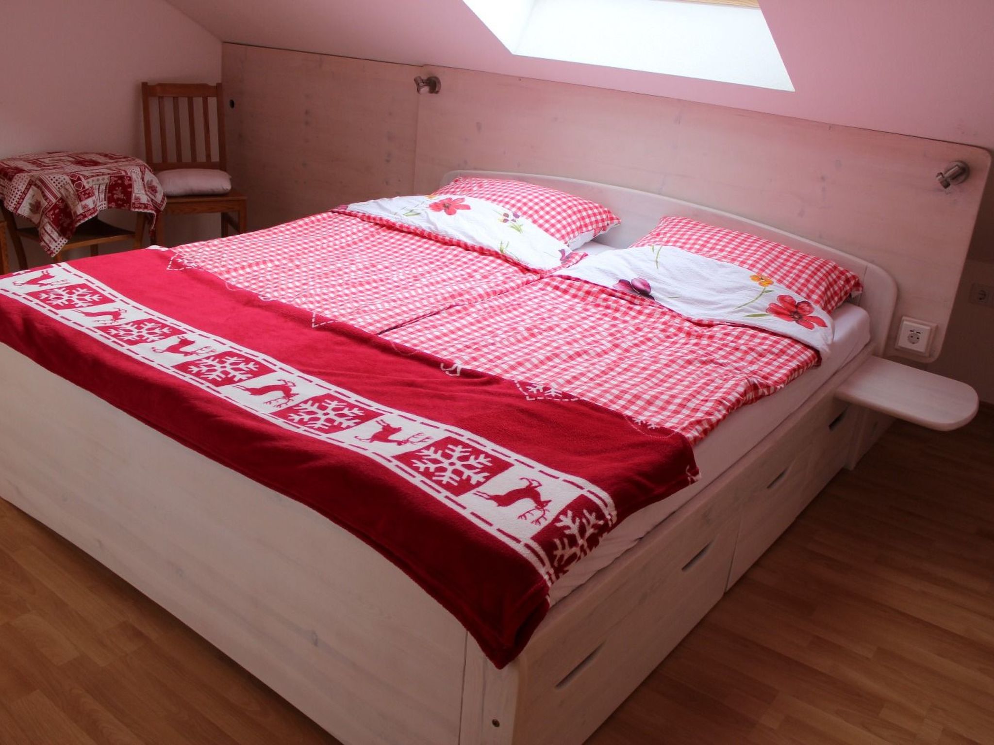 Haus Maria Hochschwarzwald, Garten umzäunt, Waldrand, Hunde willkommen-Binnen