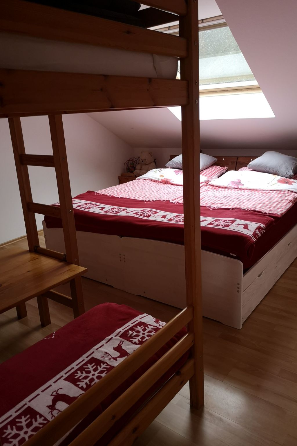 Haus Maria Hochschwarzwald, Garten umzäunt, Waldrand, Hunde willkommen-Binnen