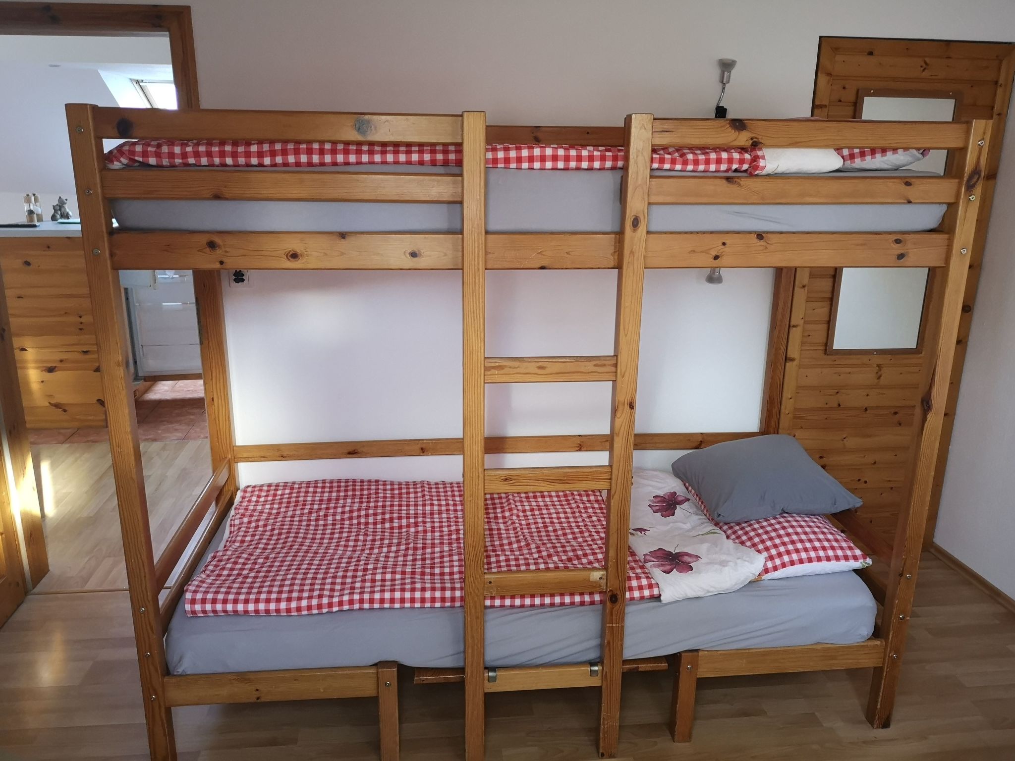 Haus Maria Hochschwarzwald, Garten umzäunt, Waldrand, Hunde willkommen-Binnen