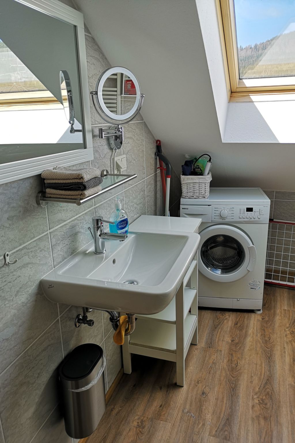 Haus Maria Hochschwarzwald, Garten umzäunt, Waldrand, Hunde willkommen-Binnen