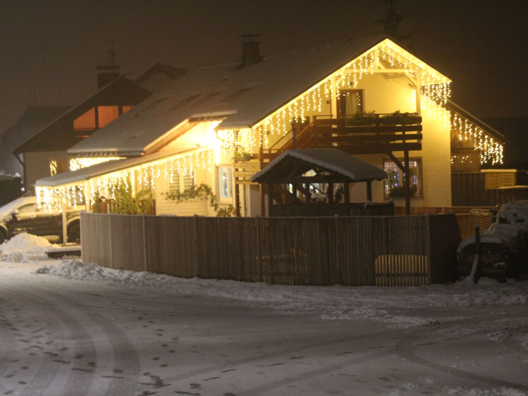 Haus Maria Hochschwarzwald, Garten umzäunt, Waldrand, Hunde willkommen-Binnen