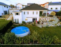 Wohnung mit großer Gartenterrasse und Ausblick