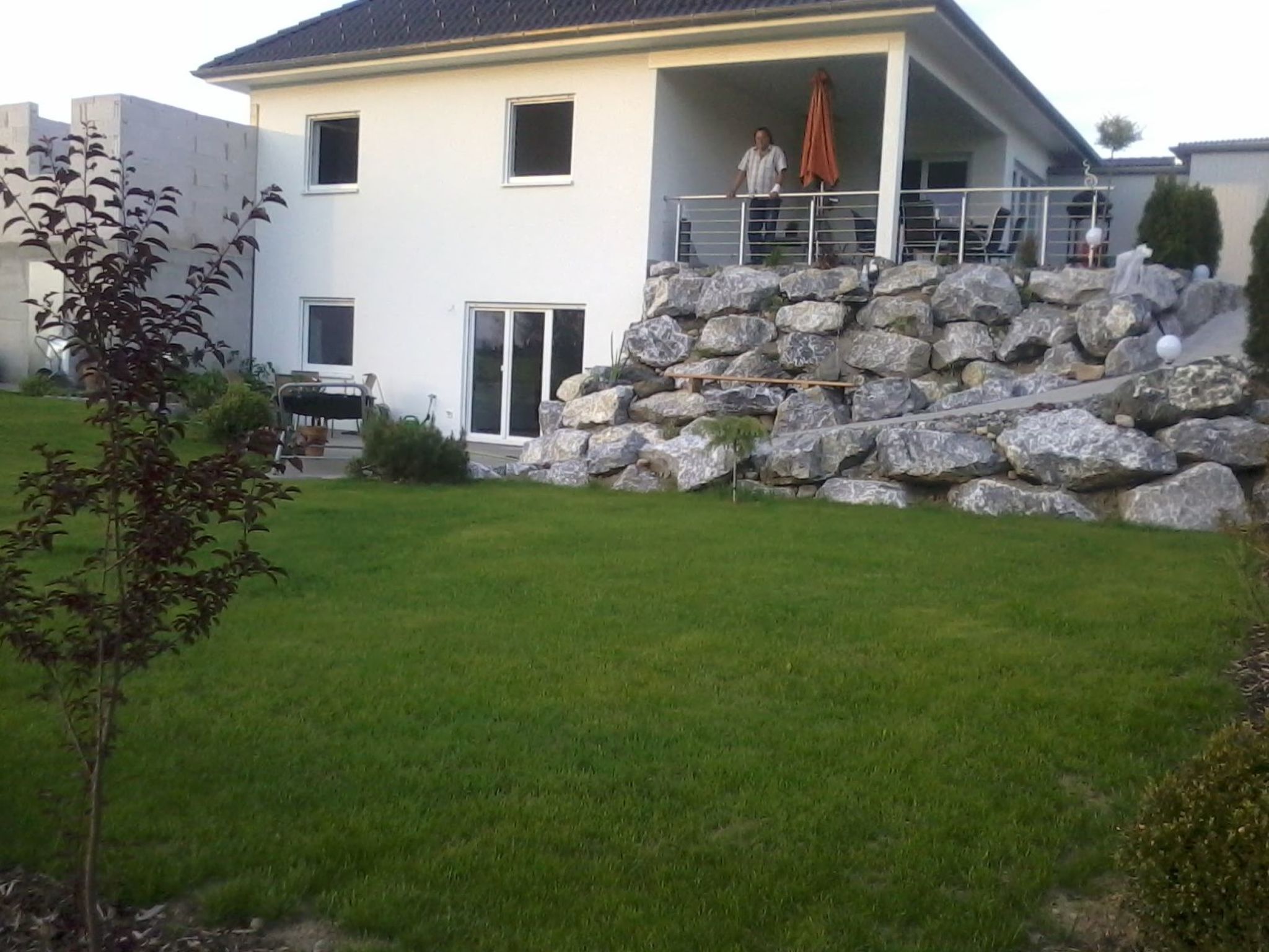 Wohnung mit großer Gartenterrasse und Ausblick-Drinnen