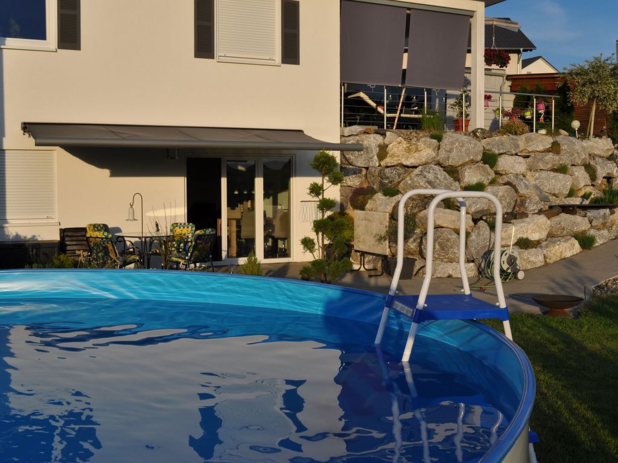 Wohnung mit großer Gartenterrasse und Ausblick-Drinnen