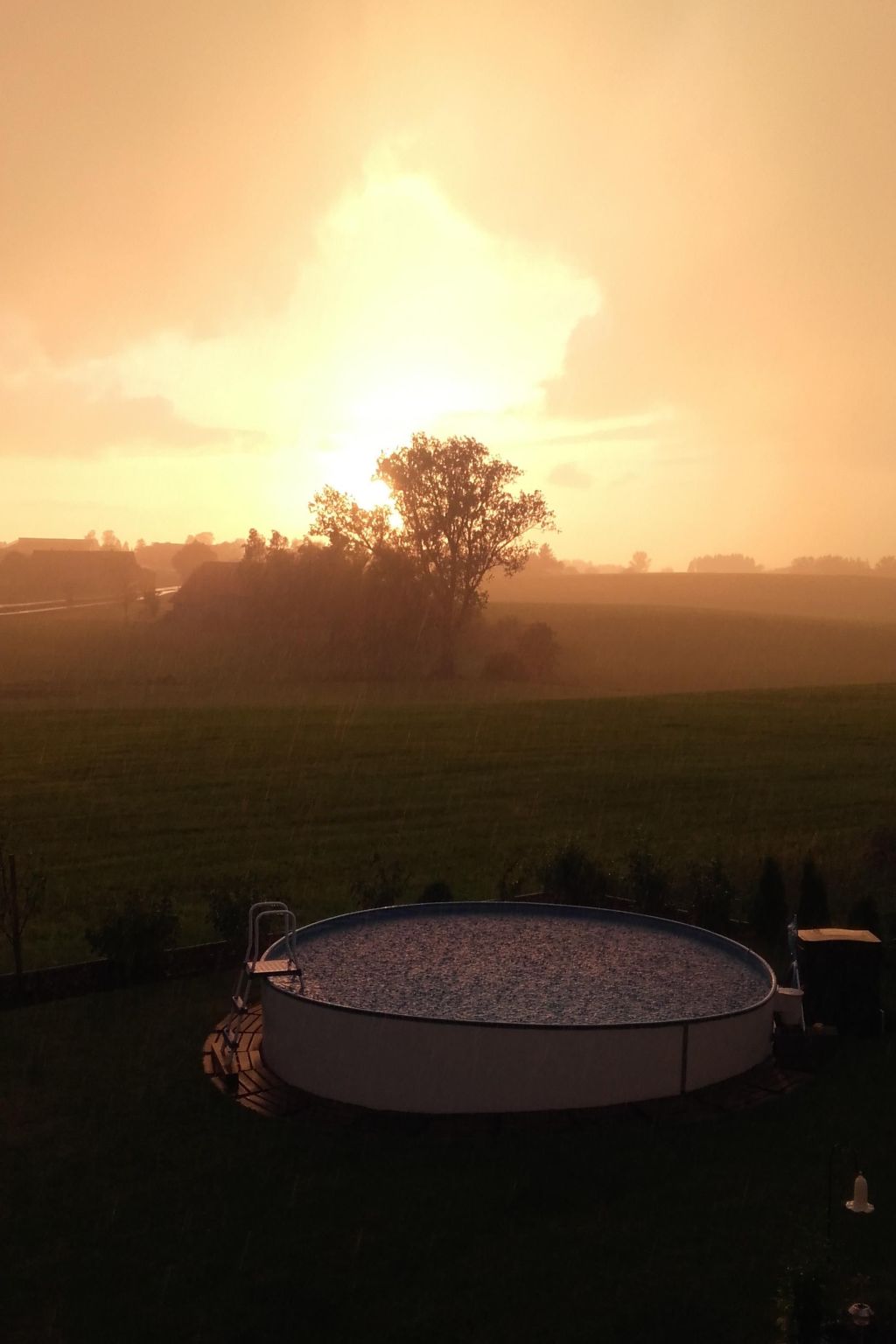 Wohnung mit großer Gartenterrasse und Ausblick-Drinnen