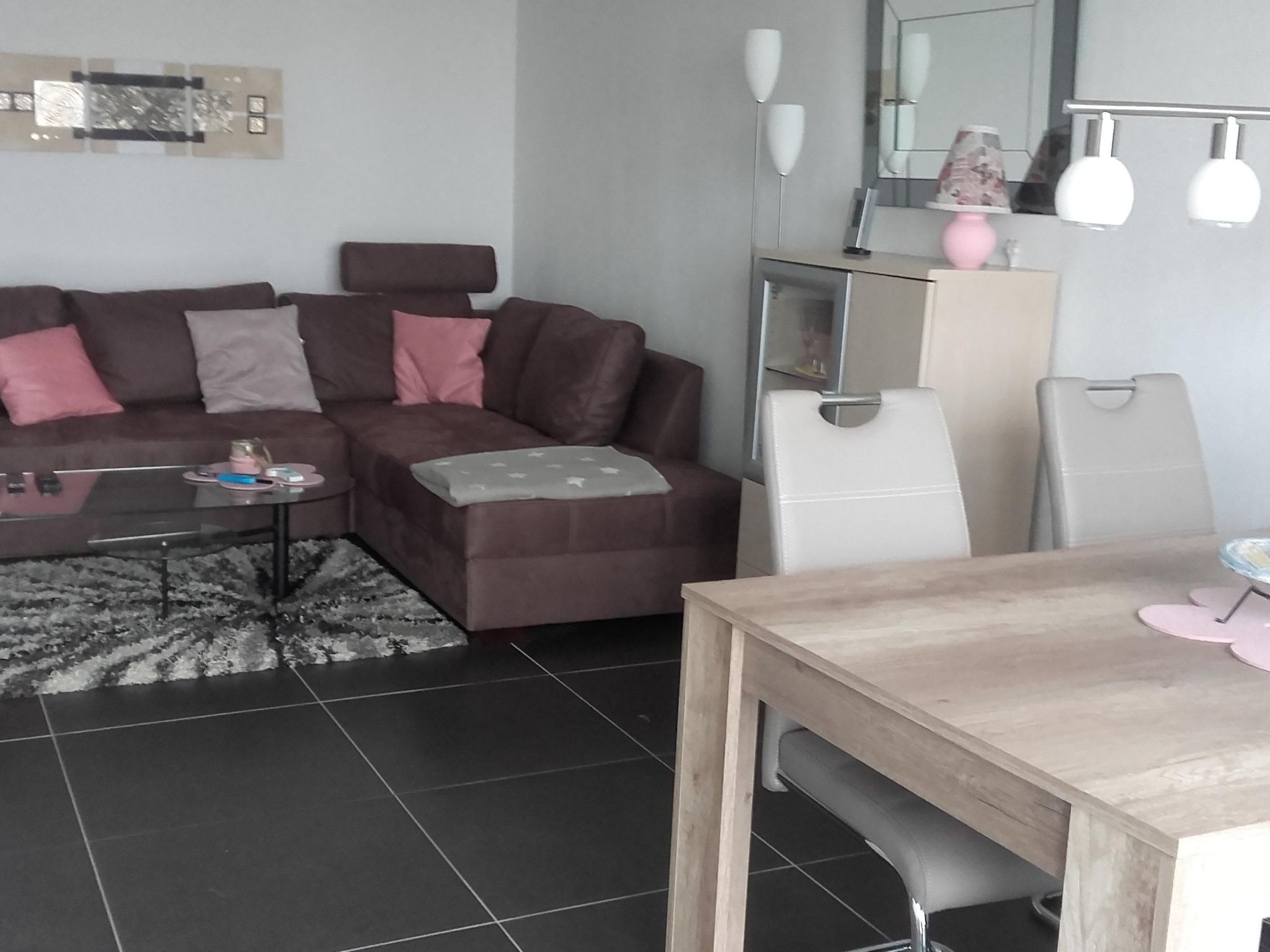 Wohnung mit großer Gartenterrasse und Ausblick-Drinnen