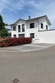in ruhiger Lage in Seenähe