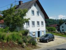 Vrijstaand vakantiehuis bij de Bodensee met tuin, bergzicht en eigen oprit - thumbnail 1