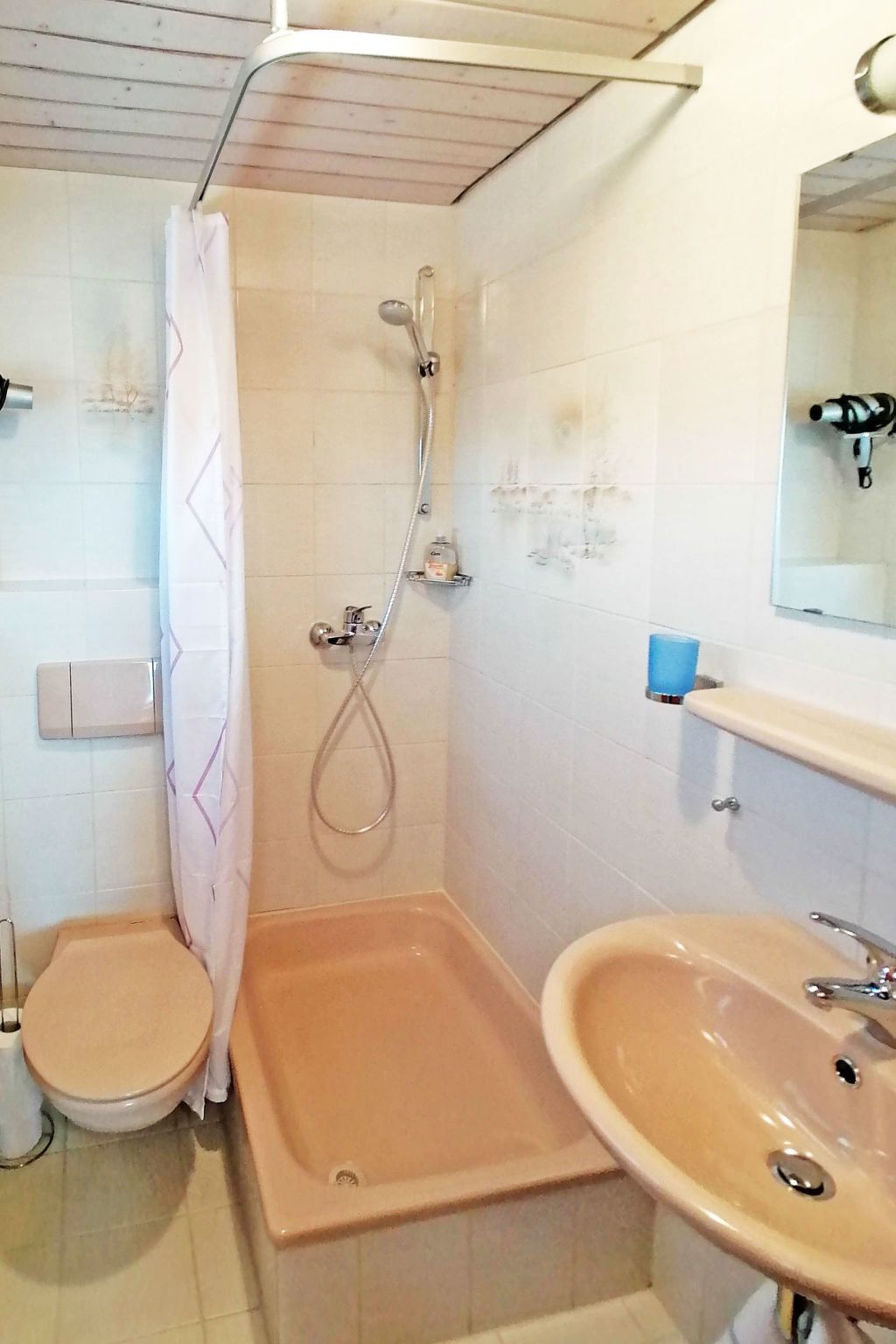 Ferien-Apartment-Drinnen