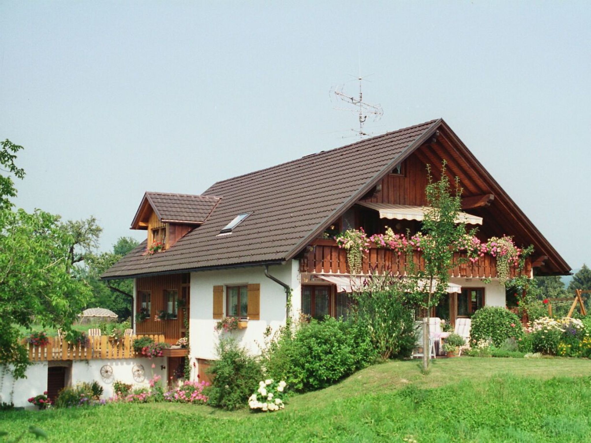 Holidays and relaxation in the middle of nature ... Our quiet house, about 1.5 km from the centre of Hergensweiler, is situated on a hill above the Leiblachtal valley in the middle of a large orchard ..