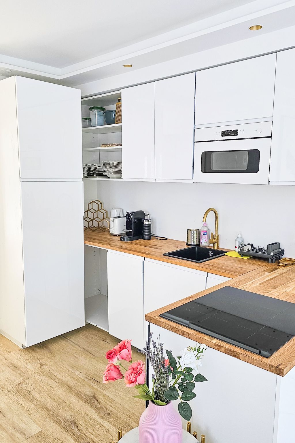Luxus Neubau 65m2 City Wohnung - r - Inside