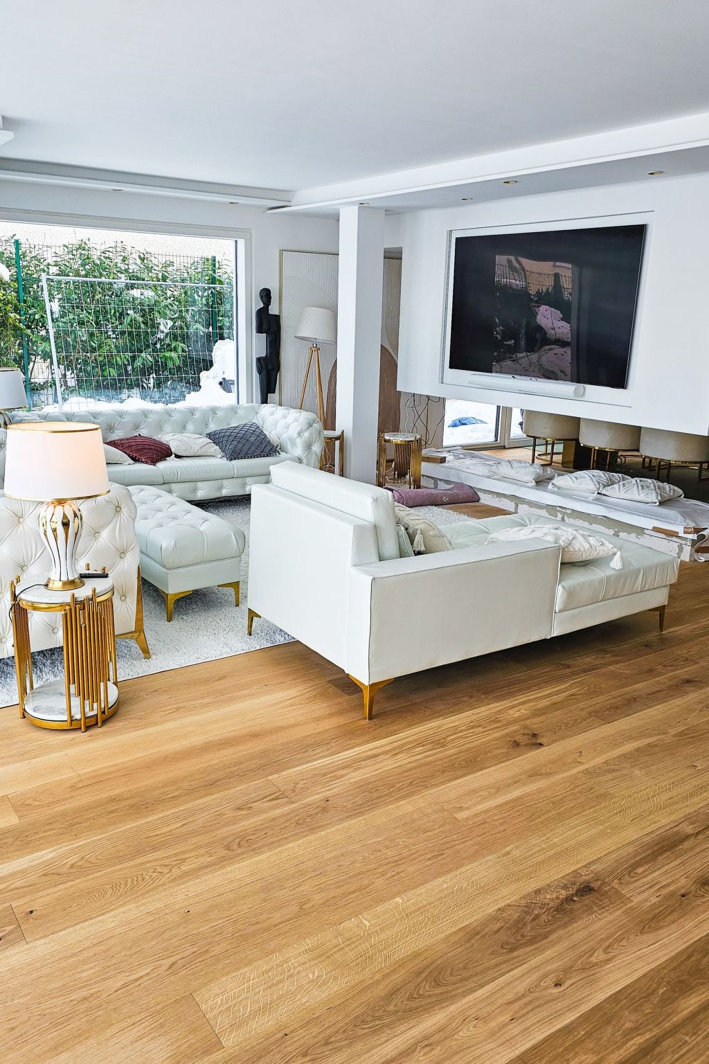 Luxurious large Home, Pool , Garden , Koi Pond