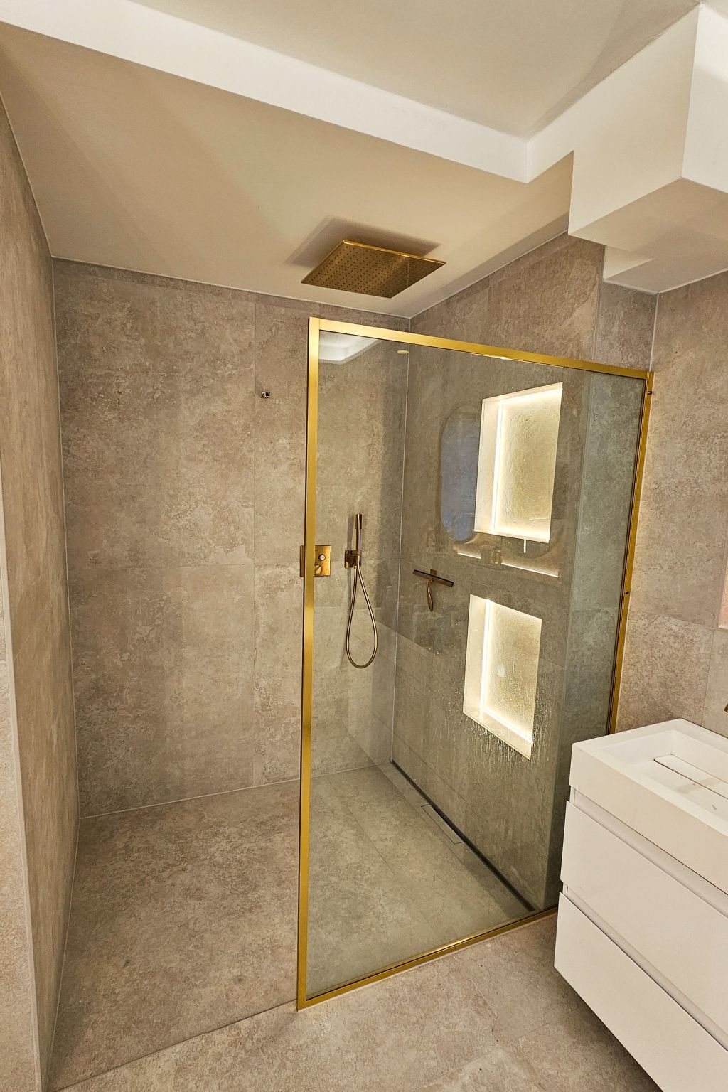 Luxurious large Home, Pool , Garden , Koi Pond-Image-tags.info