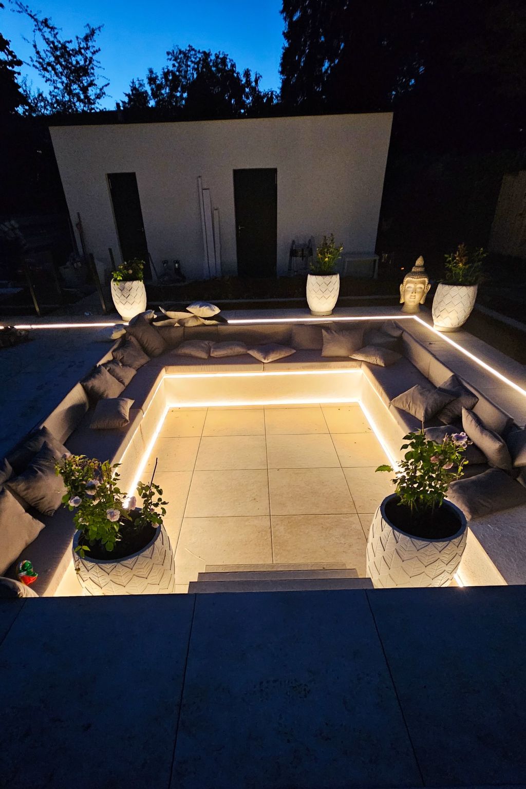 Luxurious large Home, Pool , Garden , Koi Pond-Image-tags.info