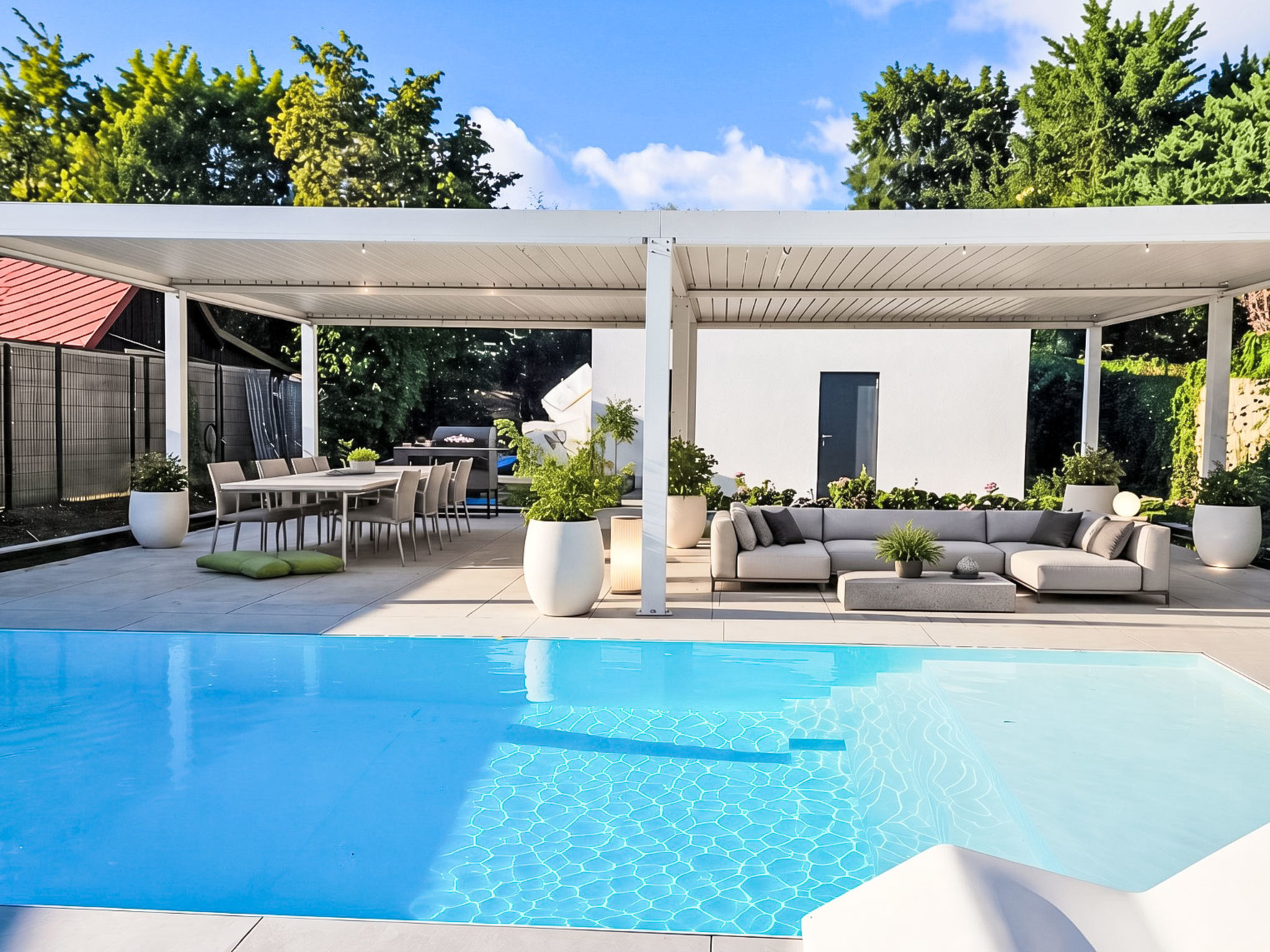 Luxurious large Home, Pool , Garden , Koi Pond — Terrace (5 of 40)