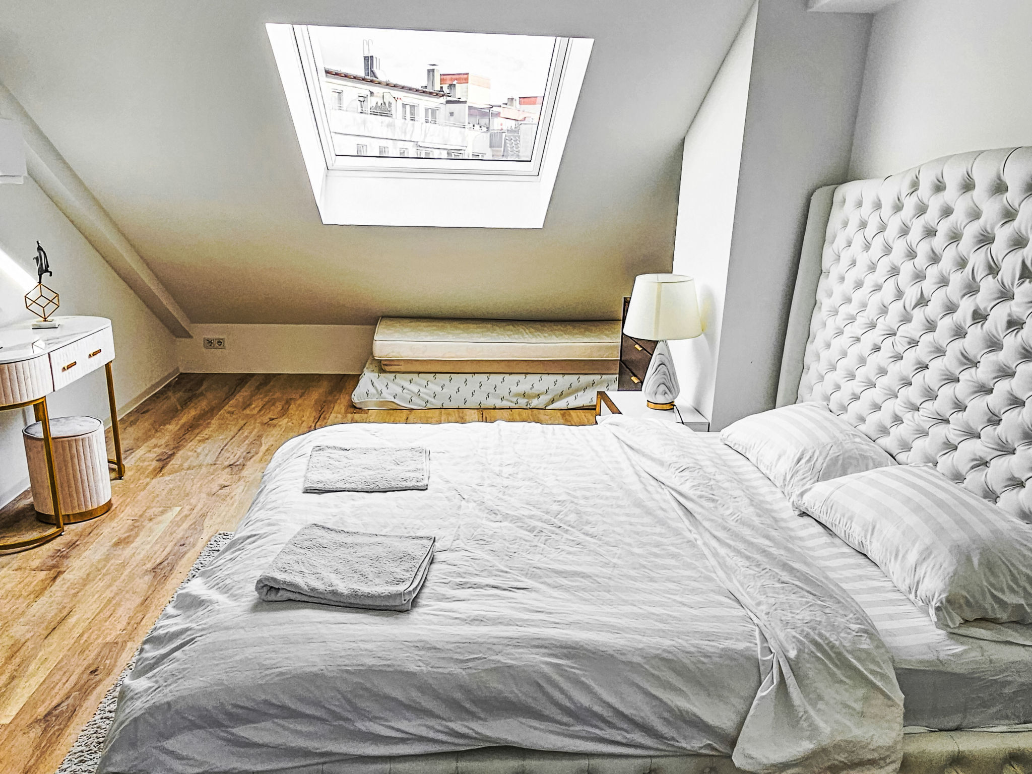 Luxus 80m² Dachgeschoss City Wohnung - Drinnen