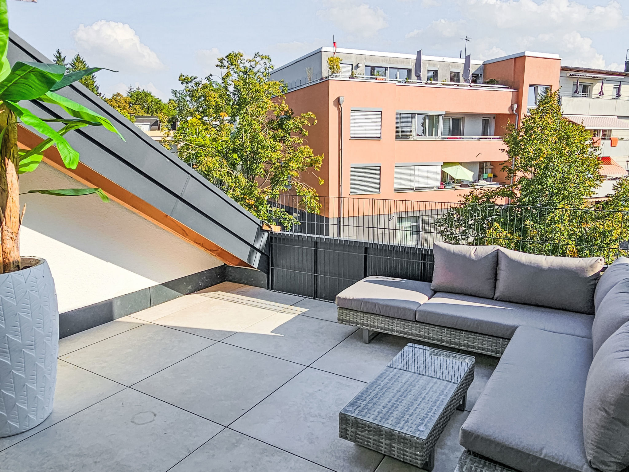 Luxus 80m² Dachgeschoss City Wohnung - Draußen