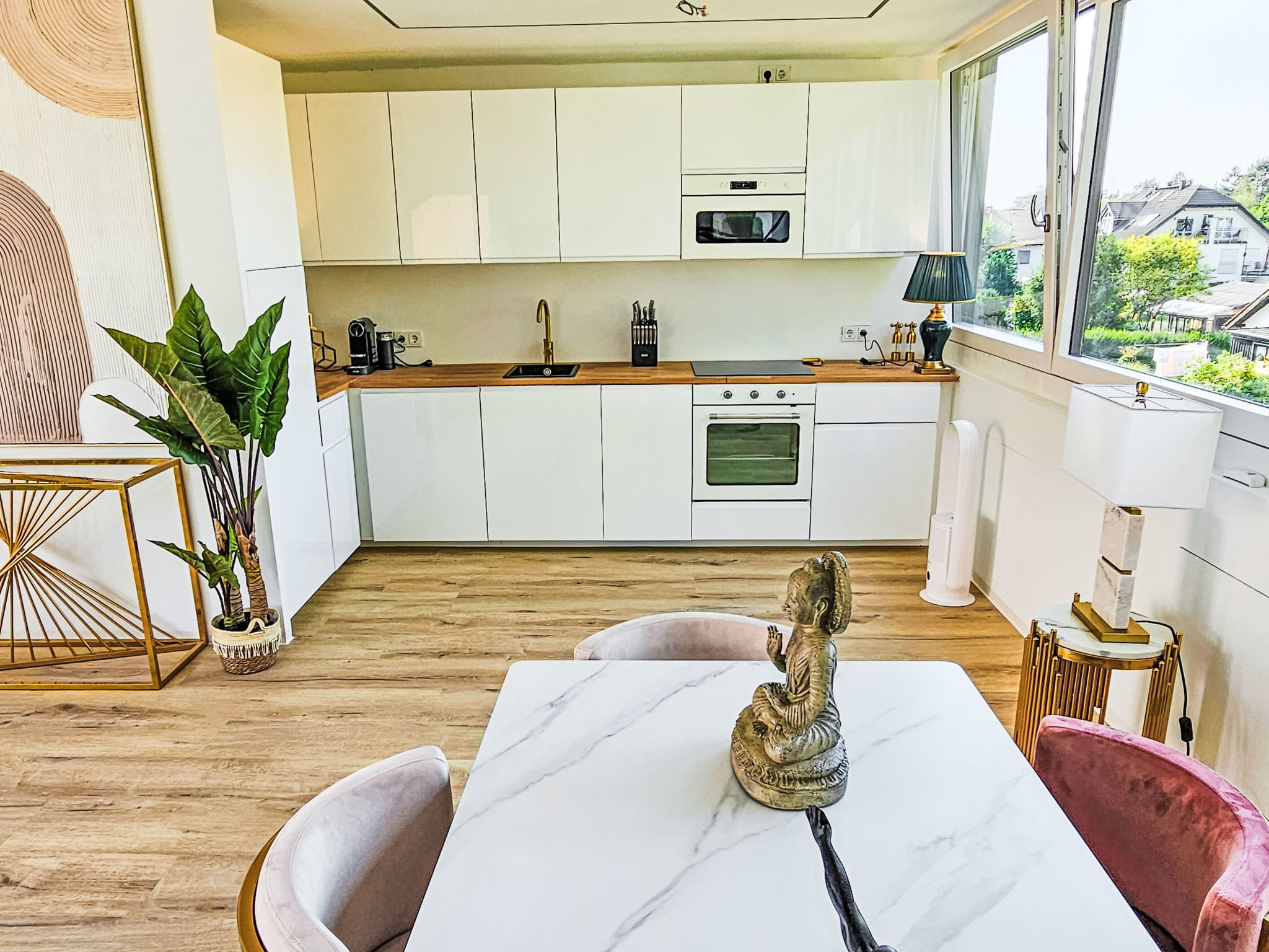 Luxus 80m² Dachgeschoss City Wohnung - Drinnen