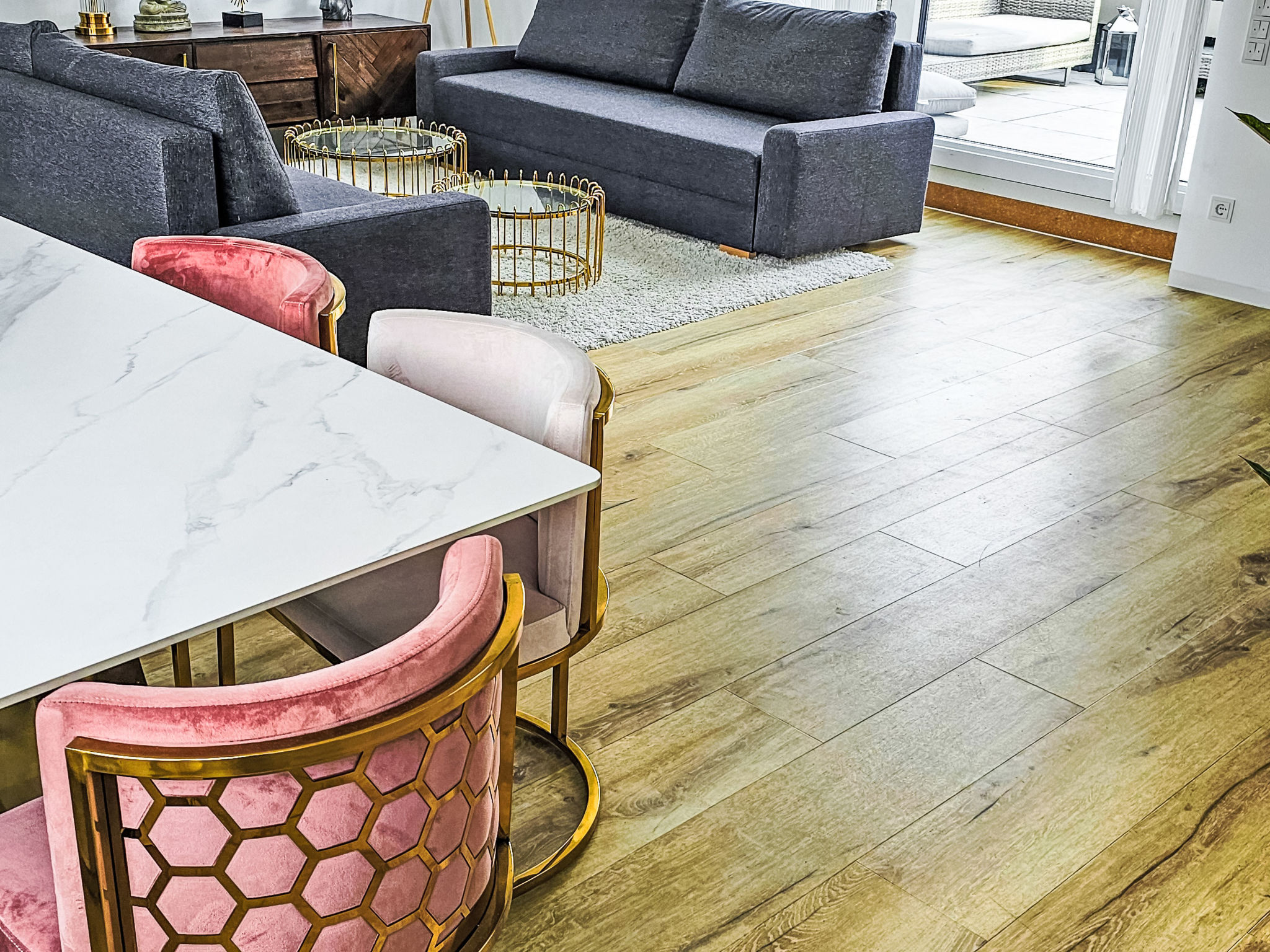 Luxus 80m² Dachgeschoss City Wohnung - Drinnen