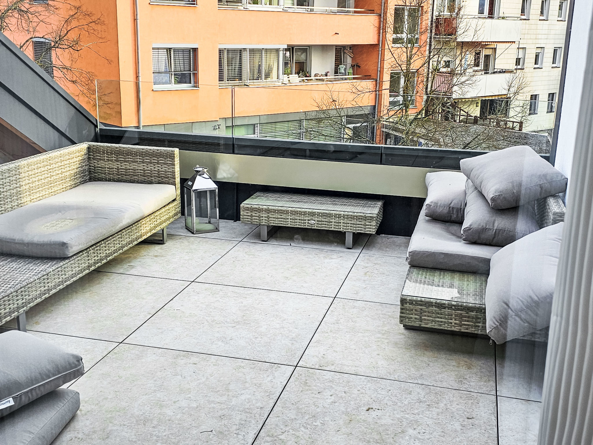 Luxus 80m² Dachgeschoss City Wohnung - Draußen