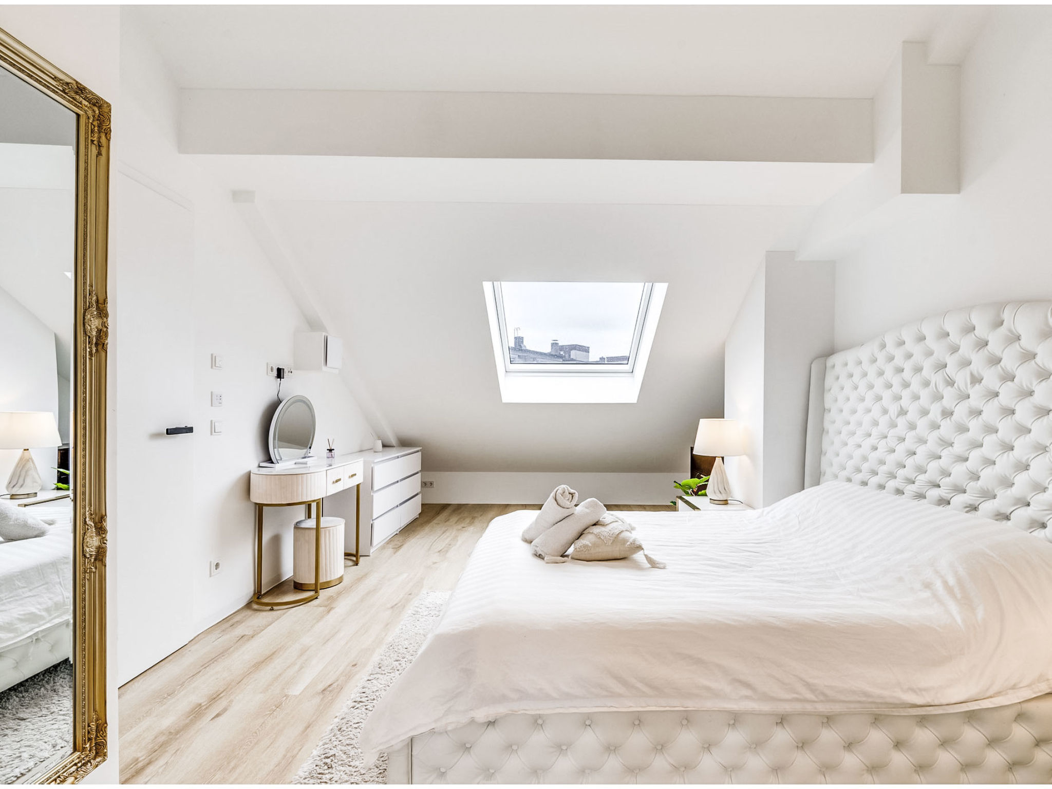 Luxus 80m² Dachgeschoss City Wohnung