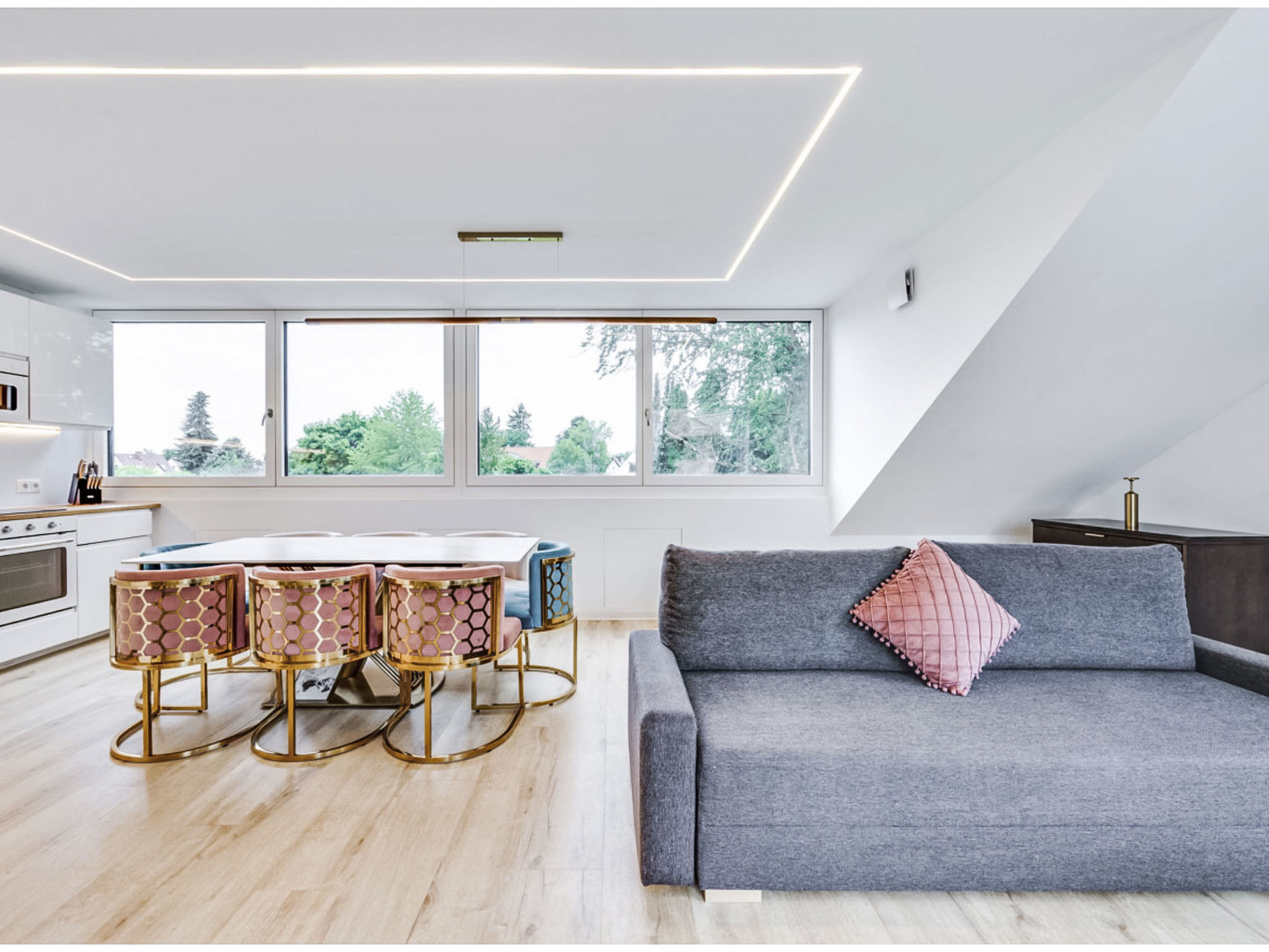 Luxus 80m² Dachgeschoss City Wohnung - Binnen
