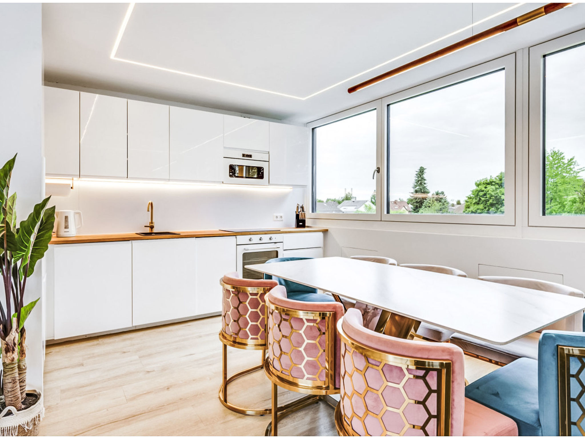 Luxus 80m² Dachgeschoss City Wohnung - Binnen