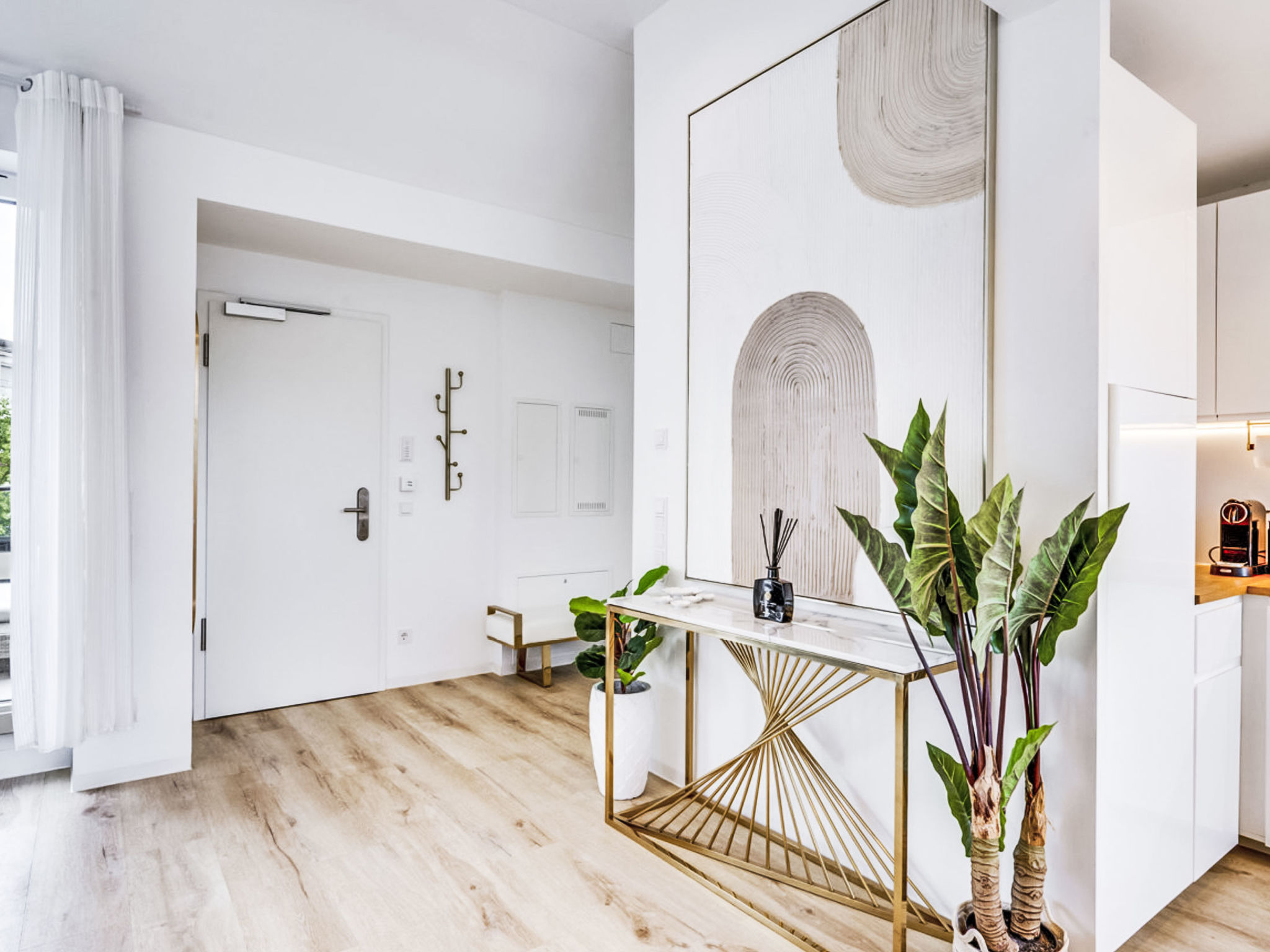 Luxus 80m² Dachgeschoss City Wohnung — Living Room (4 of 14)