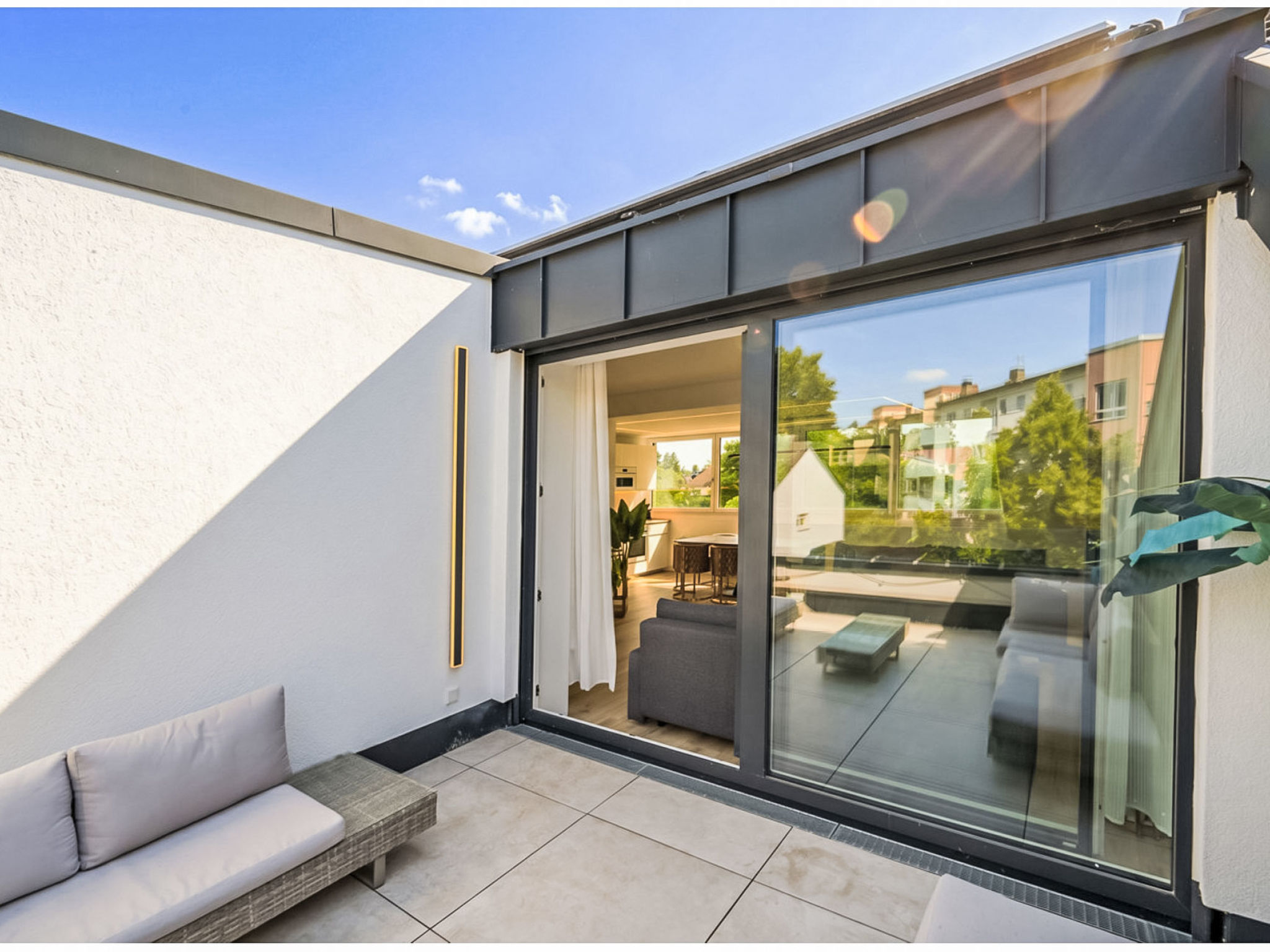 Luxus 80m² Dachgeschoss City Wohnung — Living Room (5 of 14)