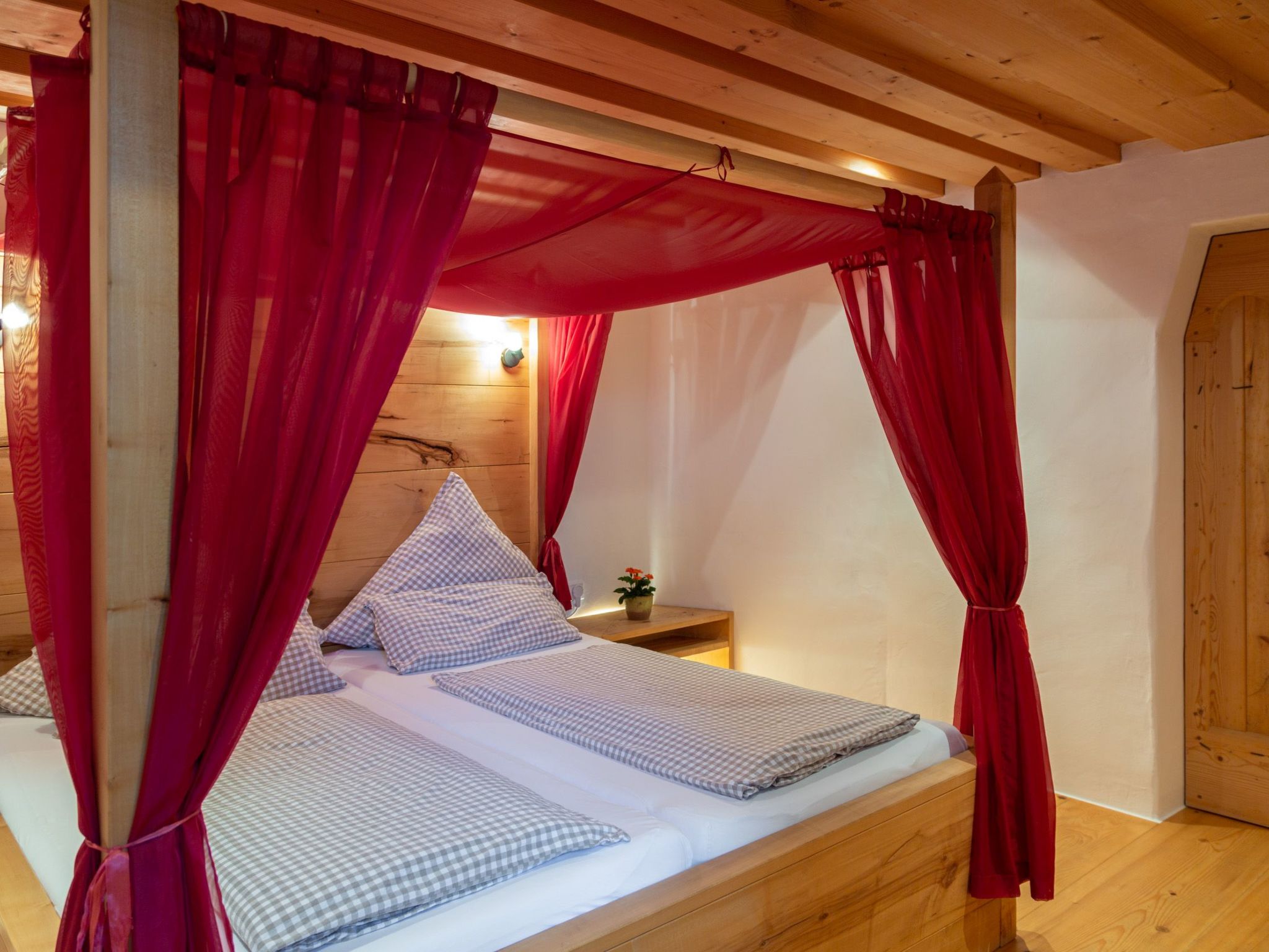 Mit Blick auf das Wasser-Dedans