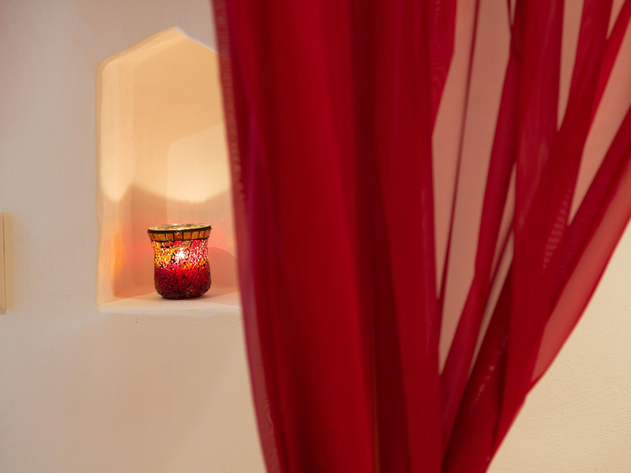 Mit Blick auf das Wasser-Dedans