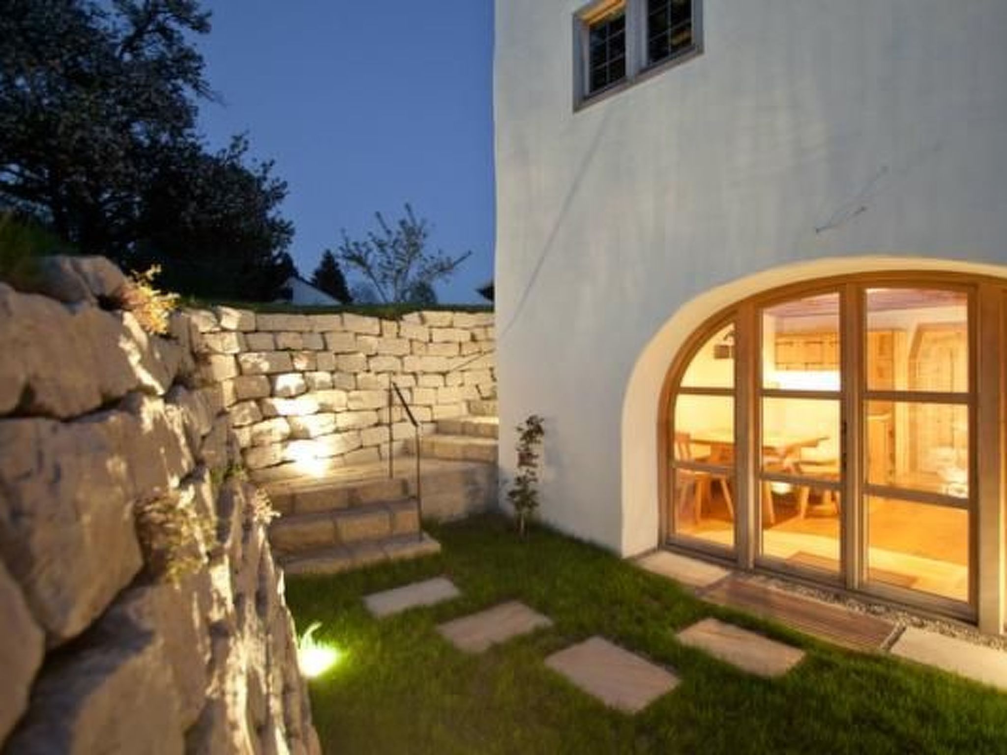 Mit Blick auf das Wasser-Dehors